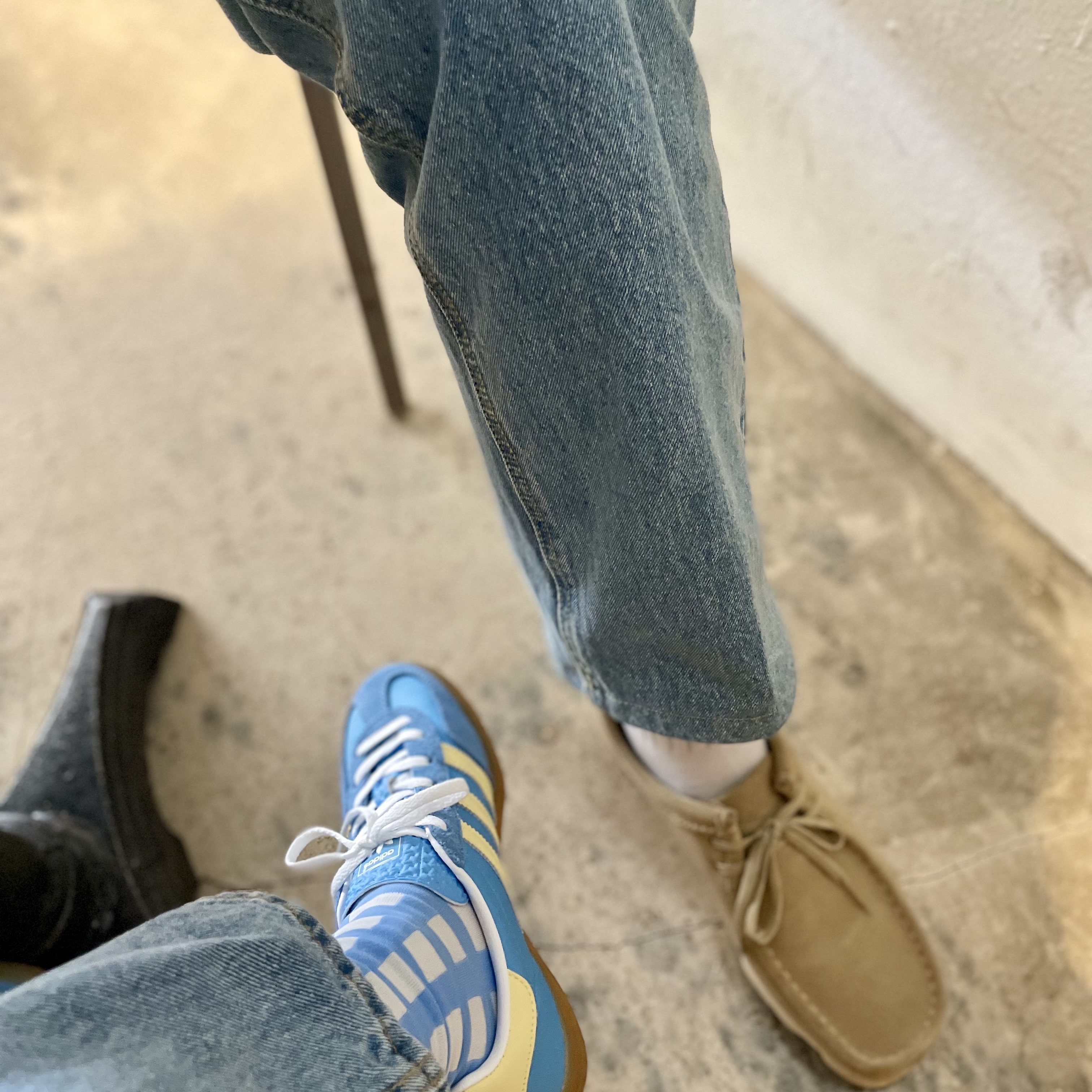 (W) Adidas Gazelle Indoor Semi Blue Burst Almost Yellow 착용 스타일