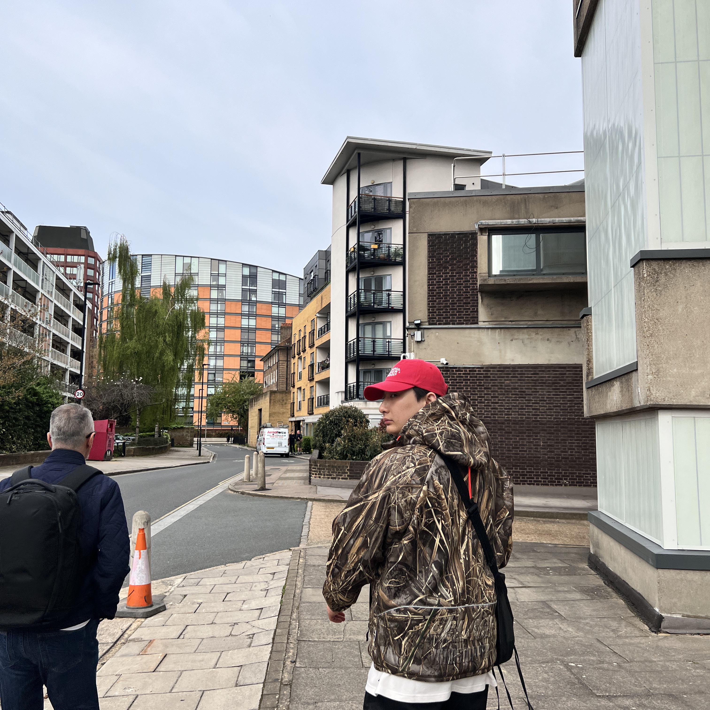 Palace Gore-Tex Windstopper Jacket Realtree Max 7 - 24SS, IAB Studio 10th Anniversary T-Shirt White 착용 스타일 - 1