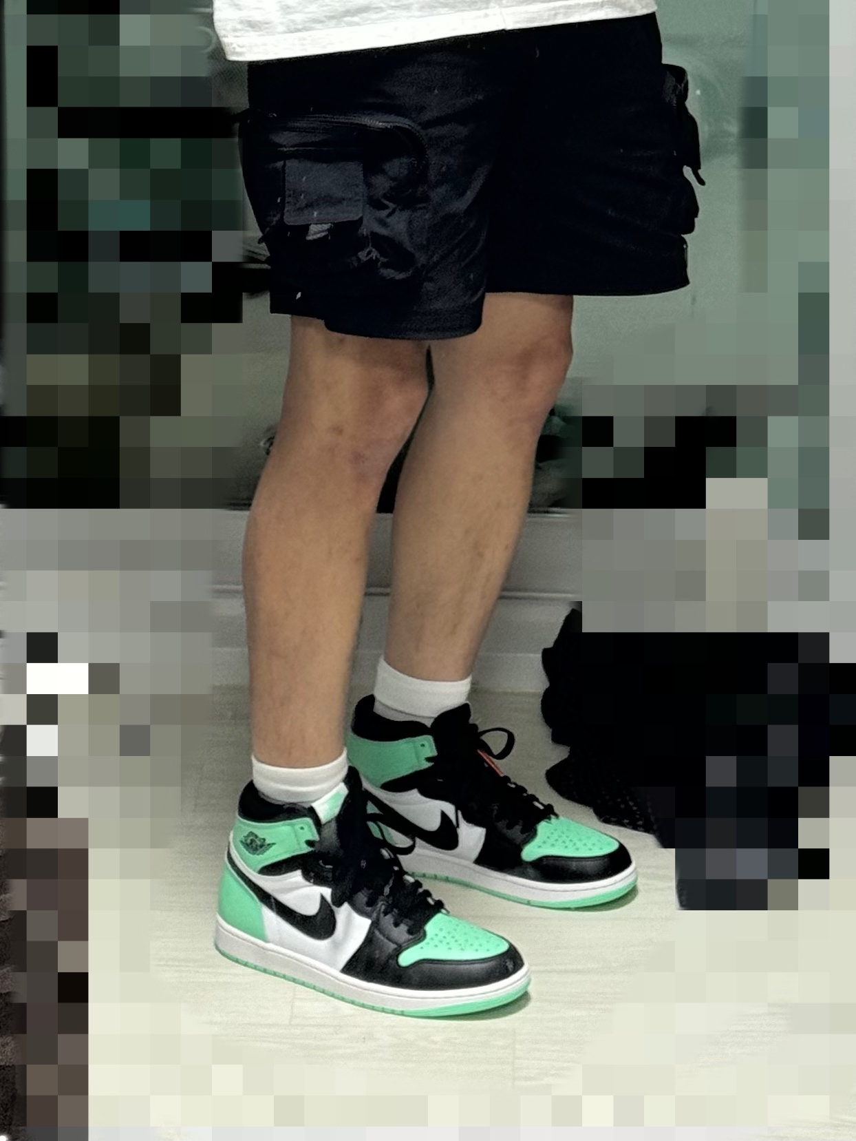 Jordan 1 Retro High OG Green Glow, Nike ACG Cargo Shorts Black - Asia 착용 스타일