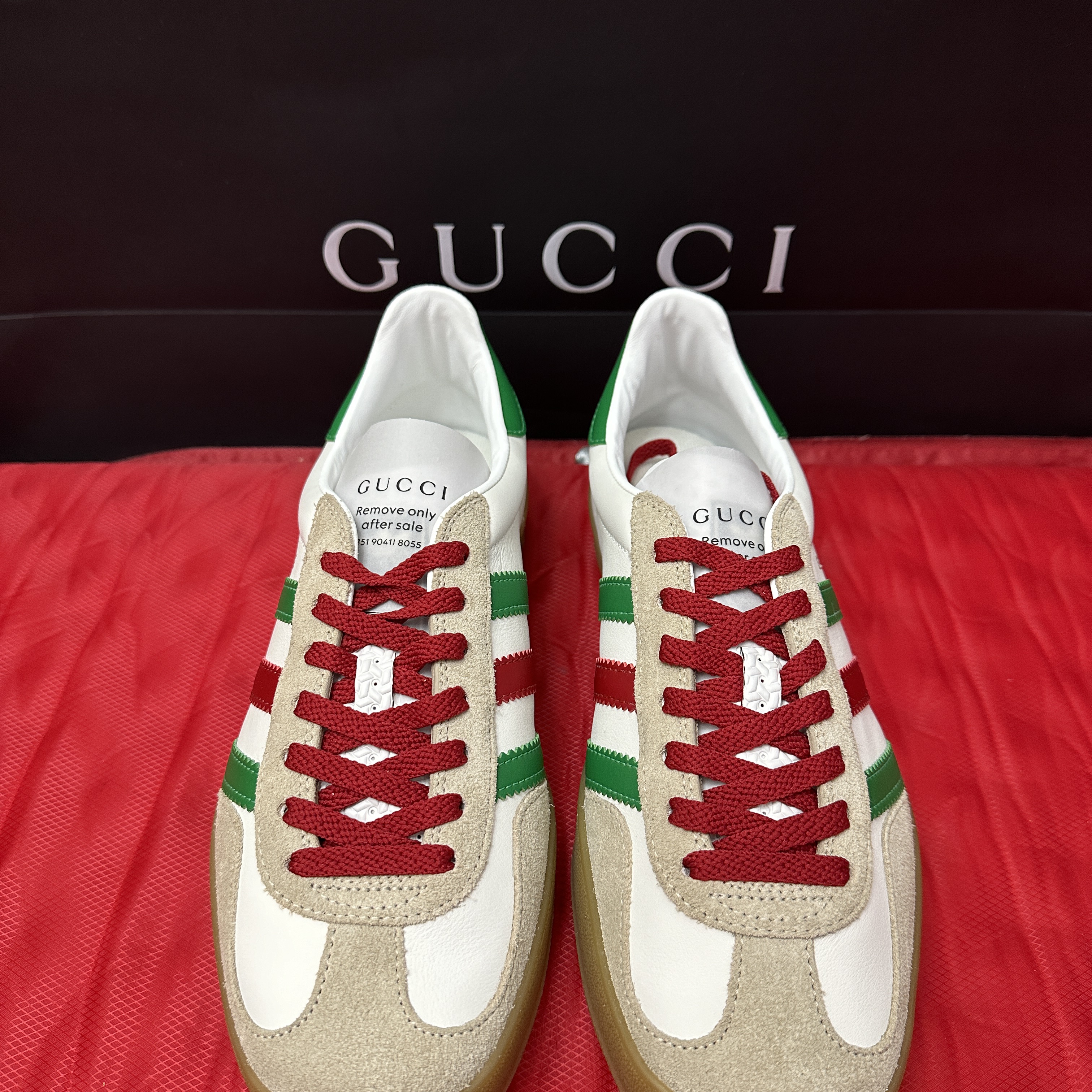 Gucci x Adidas Gazelle Sneakers White Leather Oatmeal Suede 착용 스타일 - 2