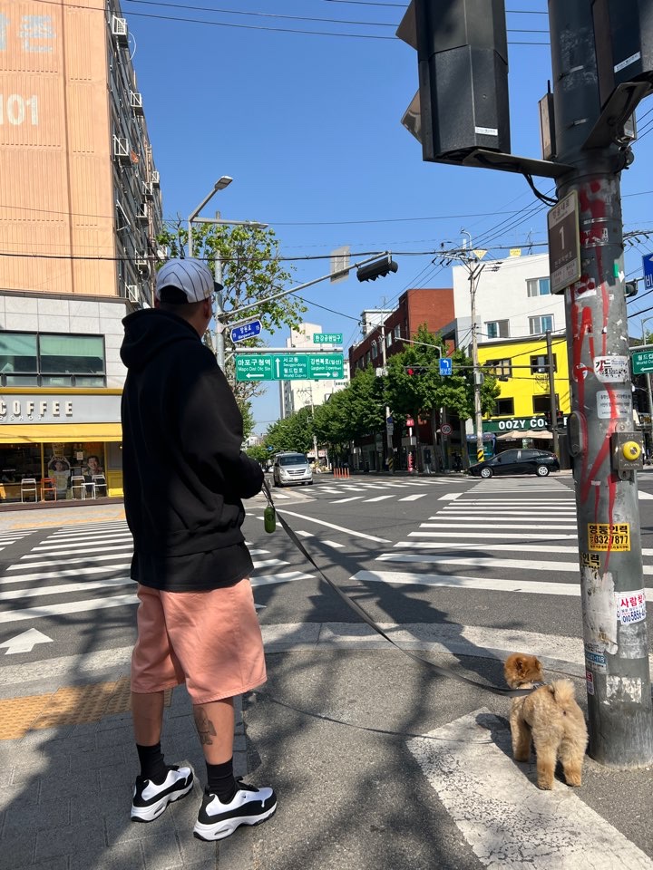 Supreme Washed Corduroy Zip Up Shirt Tan - 24SS, Supreme Small Box Zip Up Hooded Sweatshirt Black - 23FW 착용 스타일 - 4