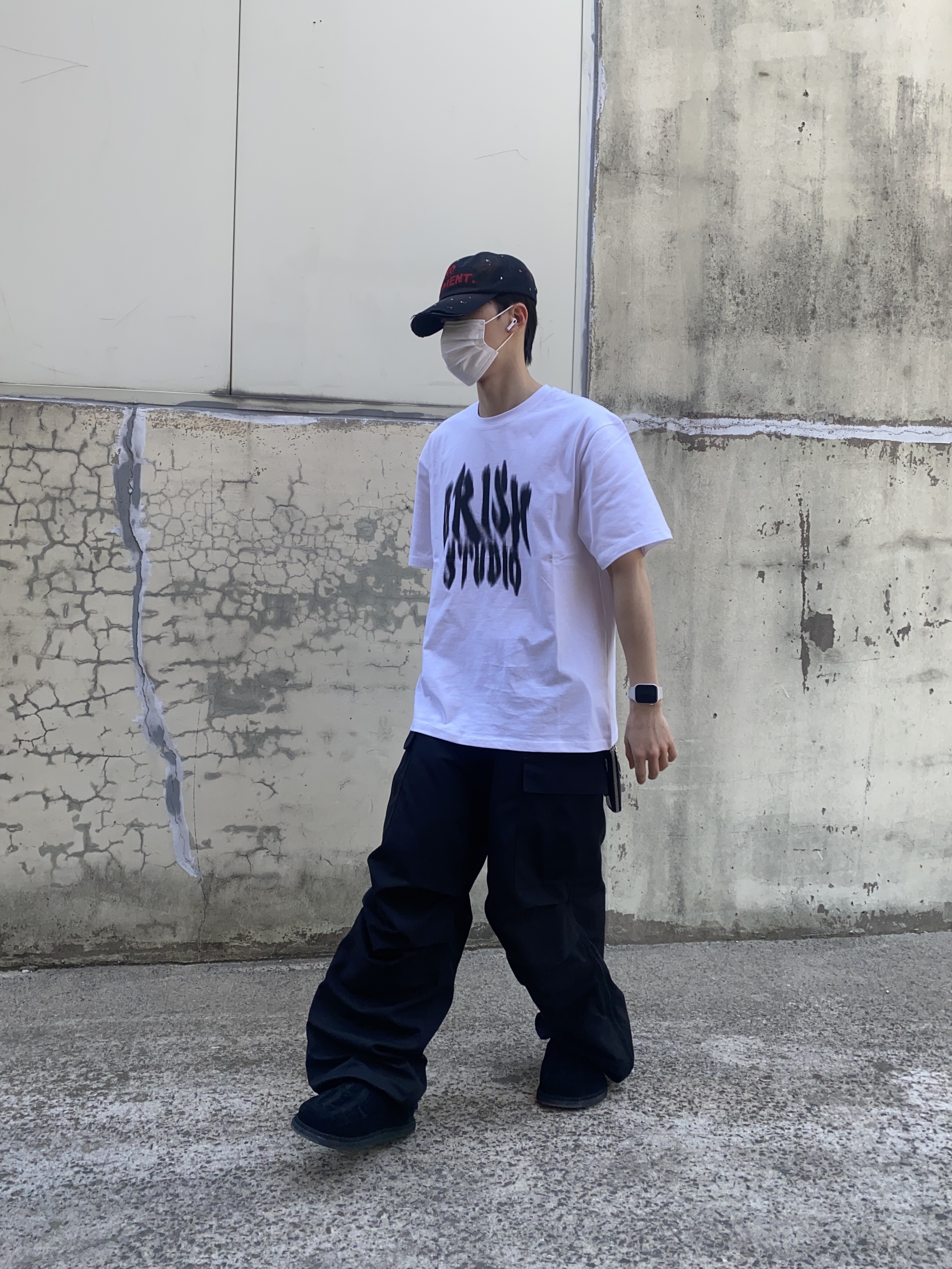 Kinchi x Yiyae Bone Mule Black, Nonnod Side Zip Cargo Pants Black 착용 스타일 - 3