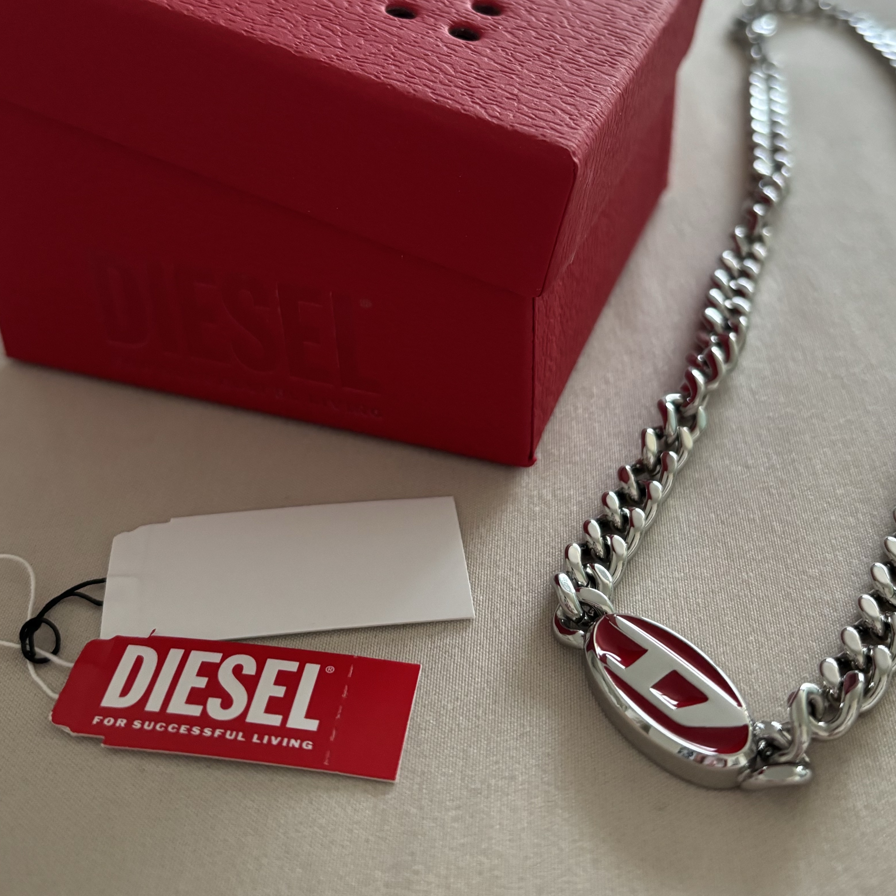 Diesel Dx1446 Red Enamel Stainless Steel Chain Necklace Silver 착용 스타일