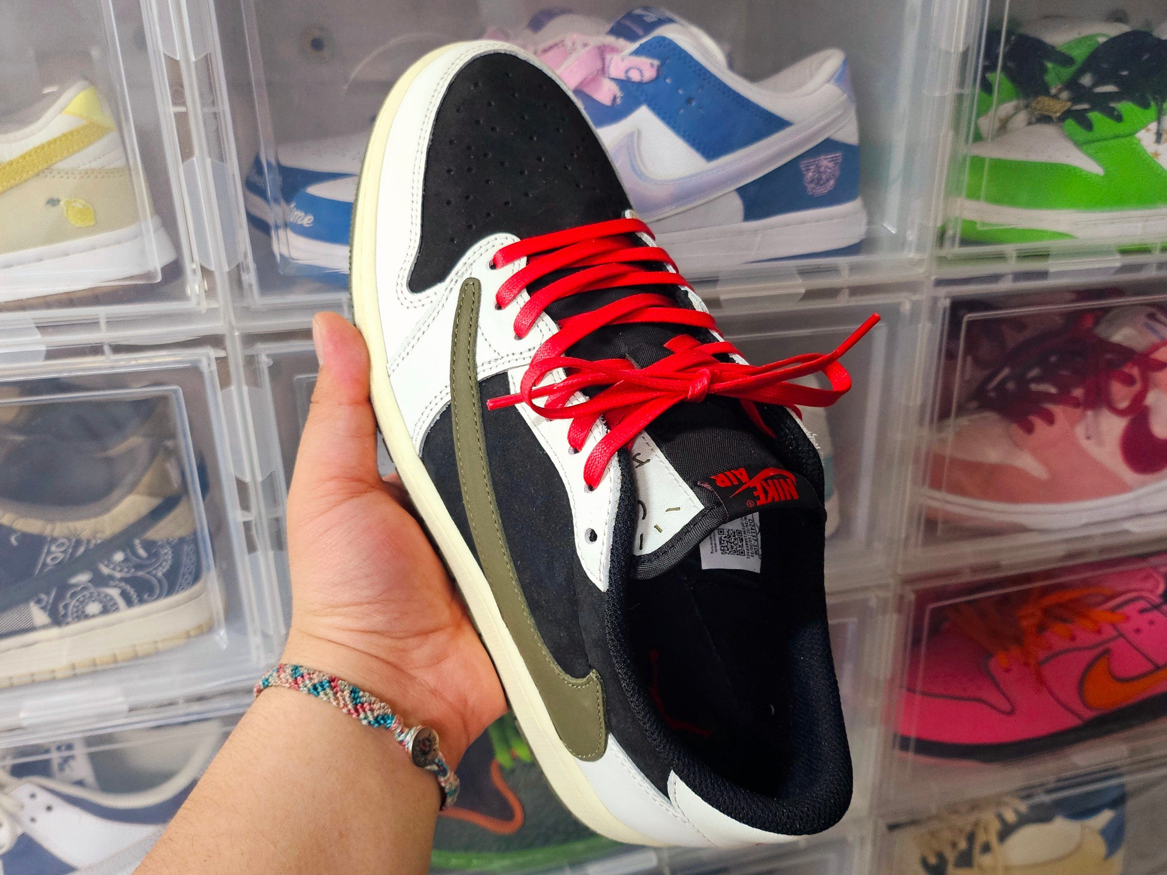 (W) Jordan 1 x Travis Scott Retro Low OG SP Medium Olive 착용 스타일 - 3