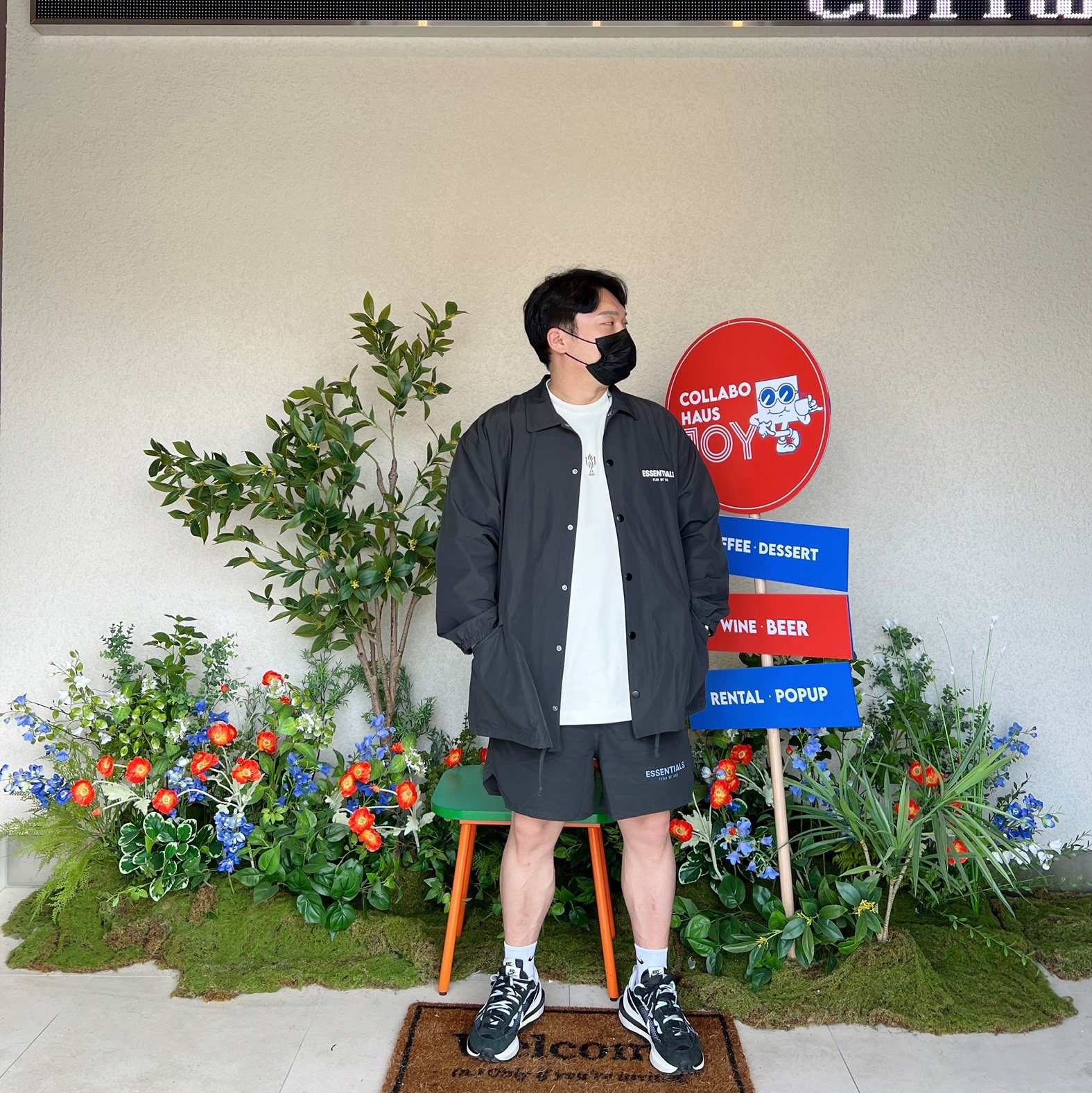 Essentials Volley Shorts Black - 21SS, Jordan x Trophy Room Short Sleeve Top Sail (FQ3844-133) 착용 스타일