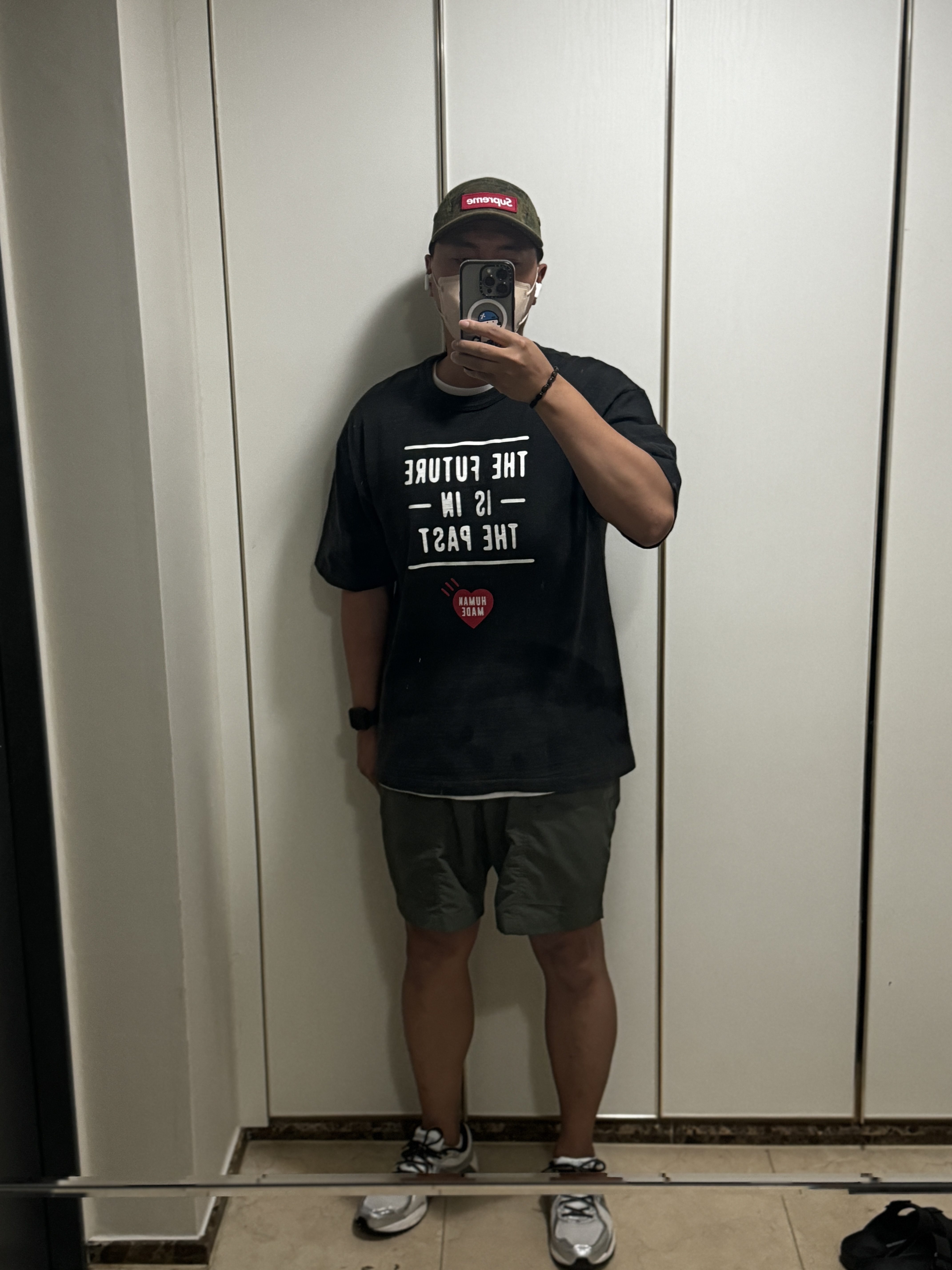 Human Made Graphic T-Shirt #03 Black, New Balance 860v2 Optic White 착용 스타일 - 3