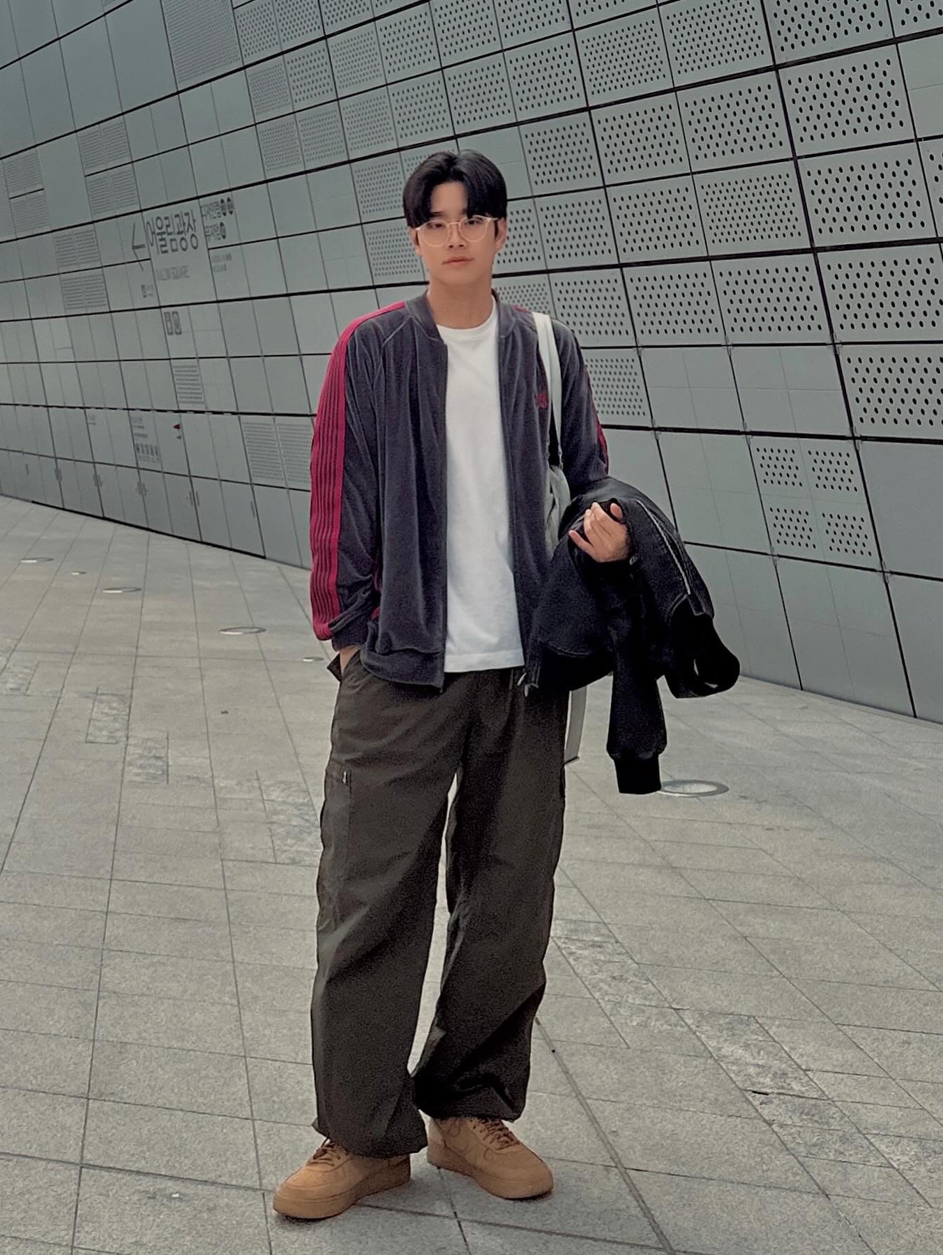 Needles R.C. Track Jacket Velour Charcoal 착용 스타일 - 3