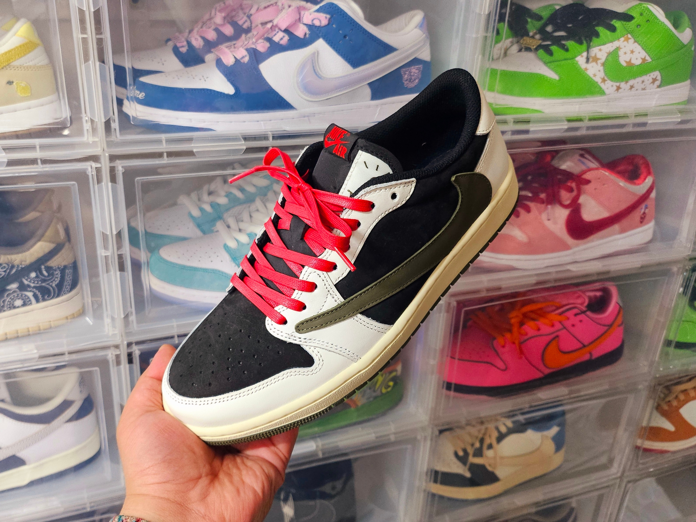 (W) Jordan 1 x Travis Scott Retro Low OG SP Medium Olive 착용 스타일 - 1