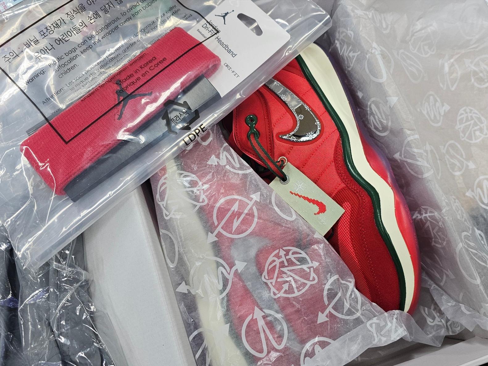 Nike Air Zoom GT Hustle 2 EP Track Red Metallic Silver 착용 스타일 - 1