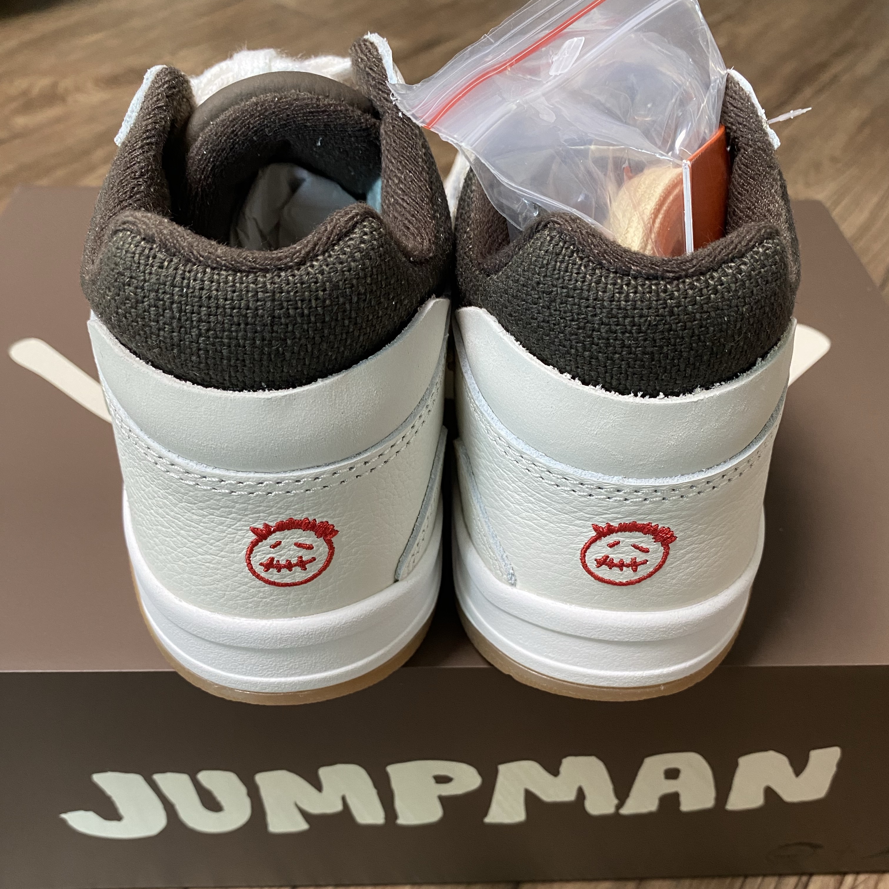 Jordan x Travis Scott Jumpman Jack TR Sail and Dark Mocha 착용 스타일 - 6