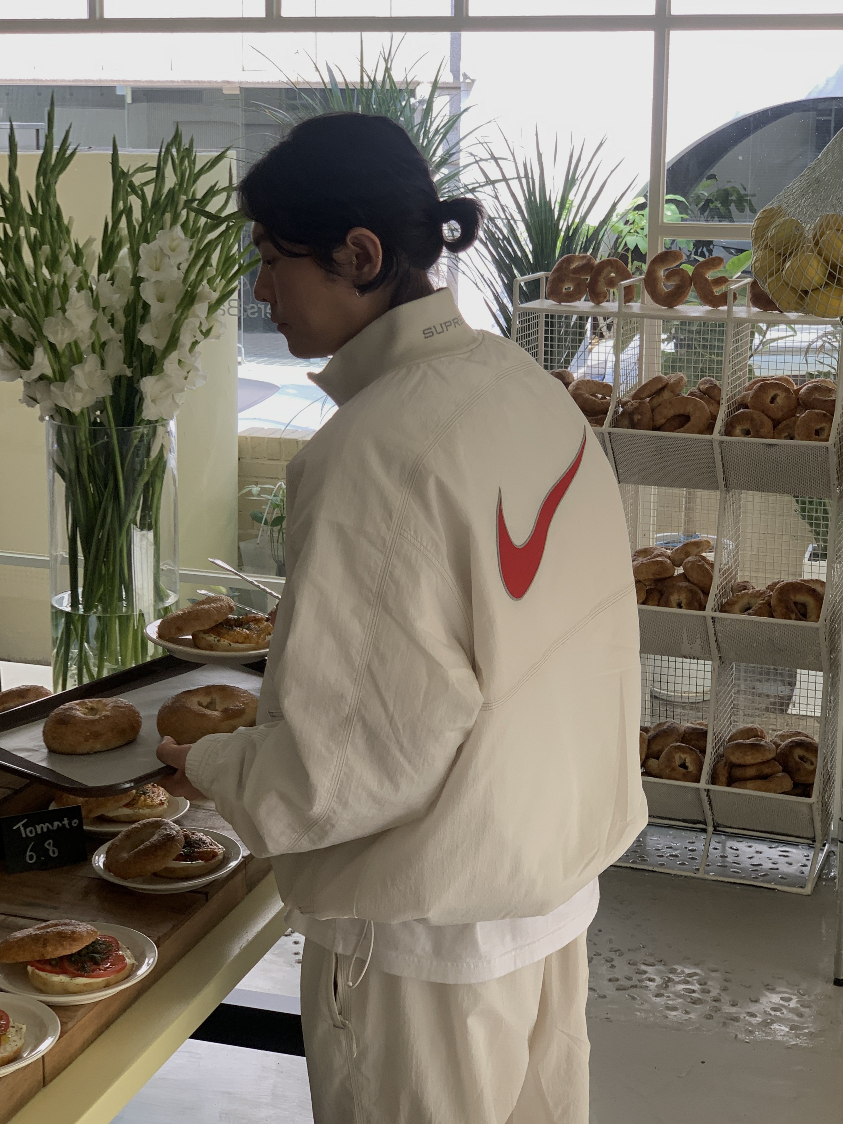 Supreme x Nike Ripstop Pullover White - 24SS, Supreme x Nike Ripstop Track Pants White - 24SS 착용 스타일 - 3
