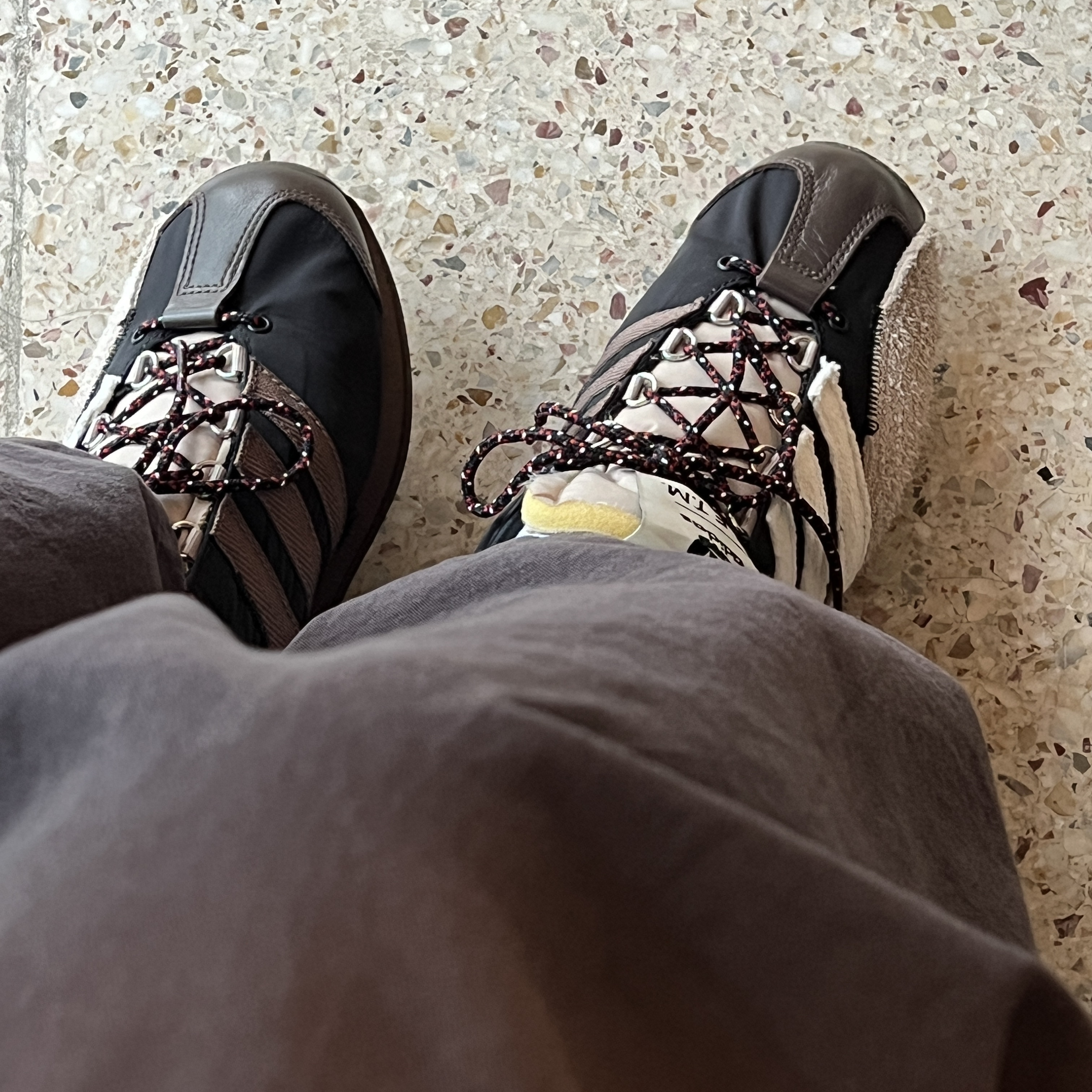 Adidas x Song for the Mute Country OG Core Black Core White 착용 스타일