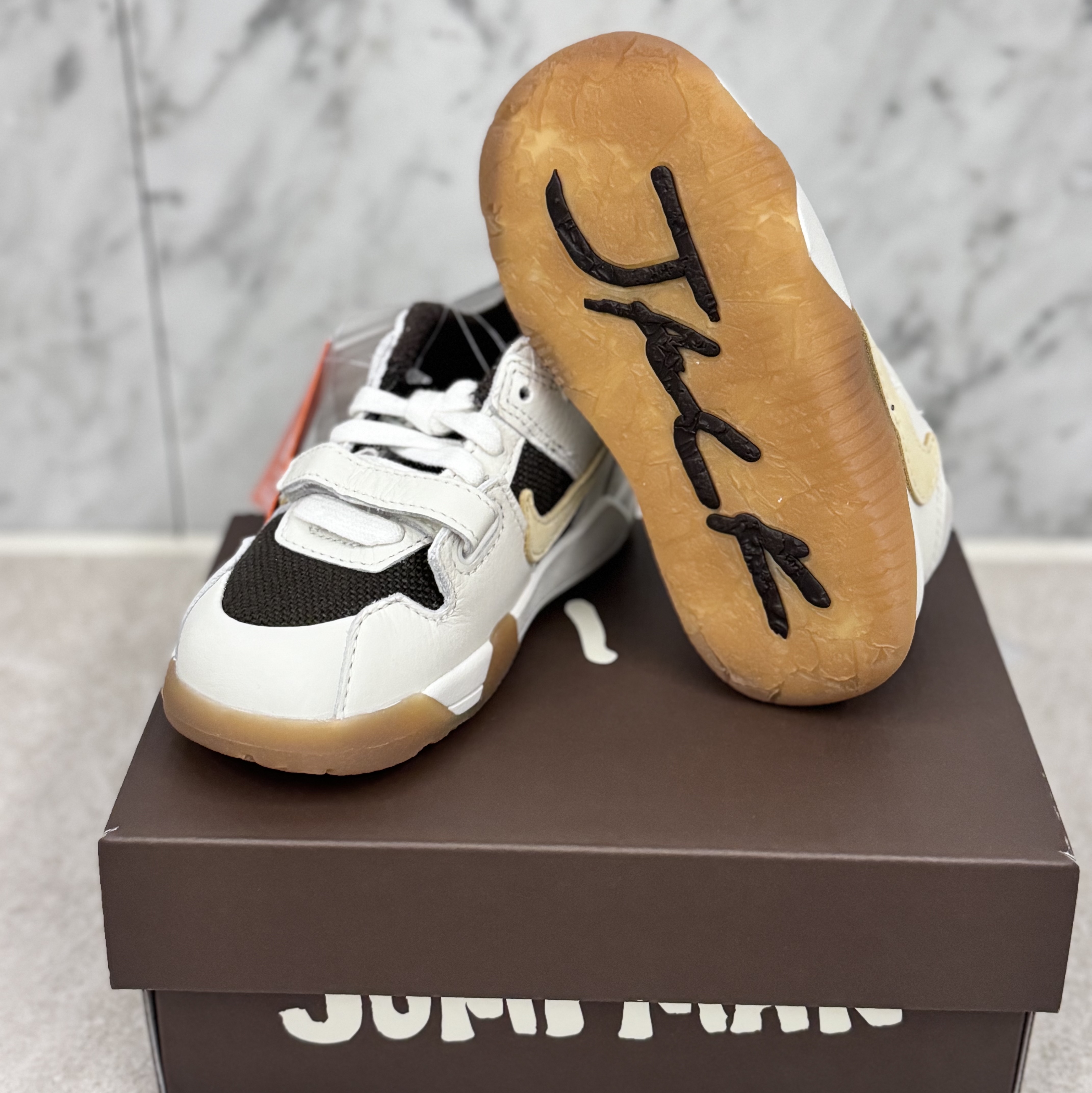 (TD) Jordan x Travis Scott Jumpman Jack TR Sail and Dark Mocha 착용 스타일 - 1