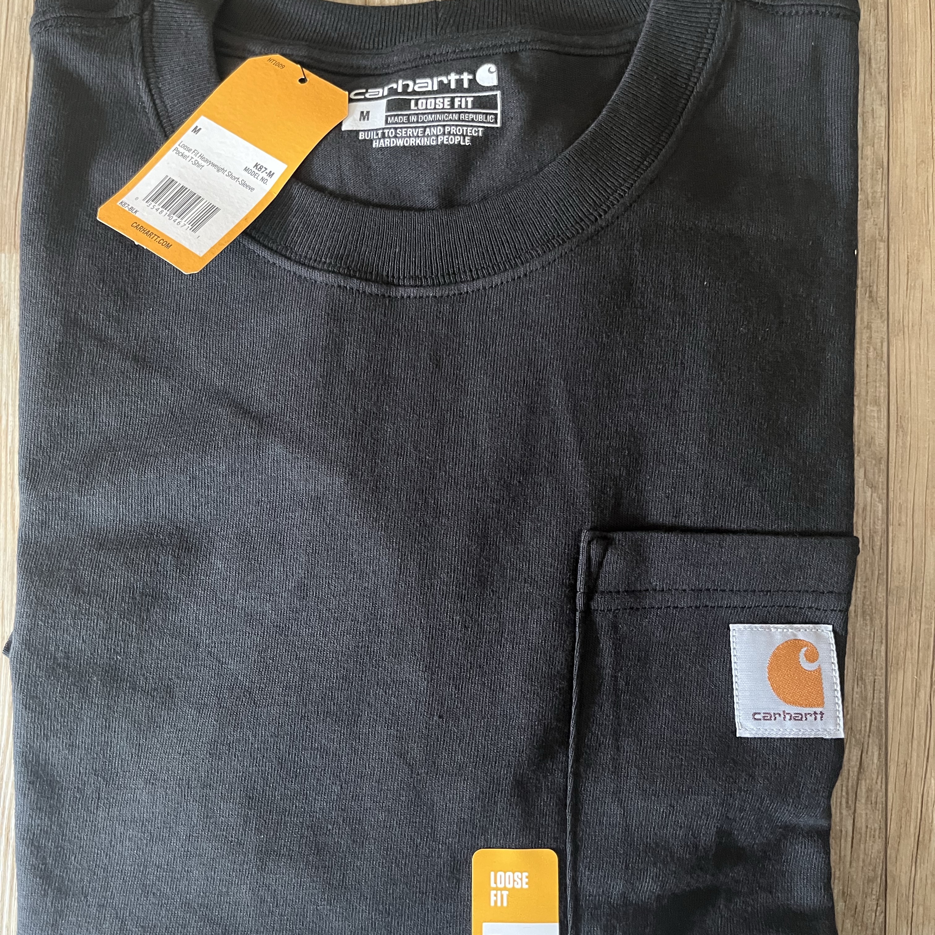 Carhartt Loose Fit Heavyweight Regular Short Sleeve Pocket T-Shirt Black 착용 스타일