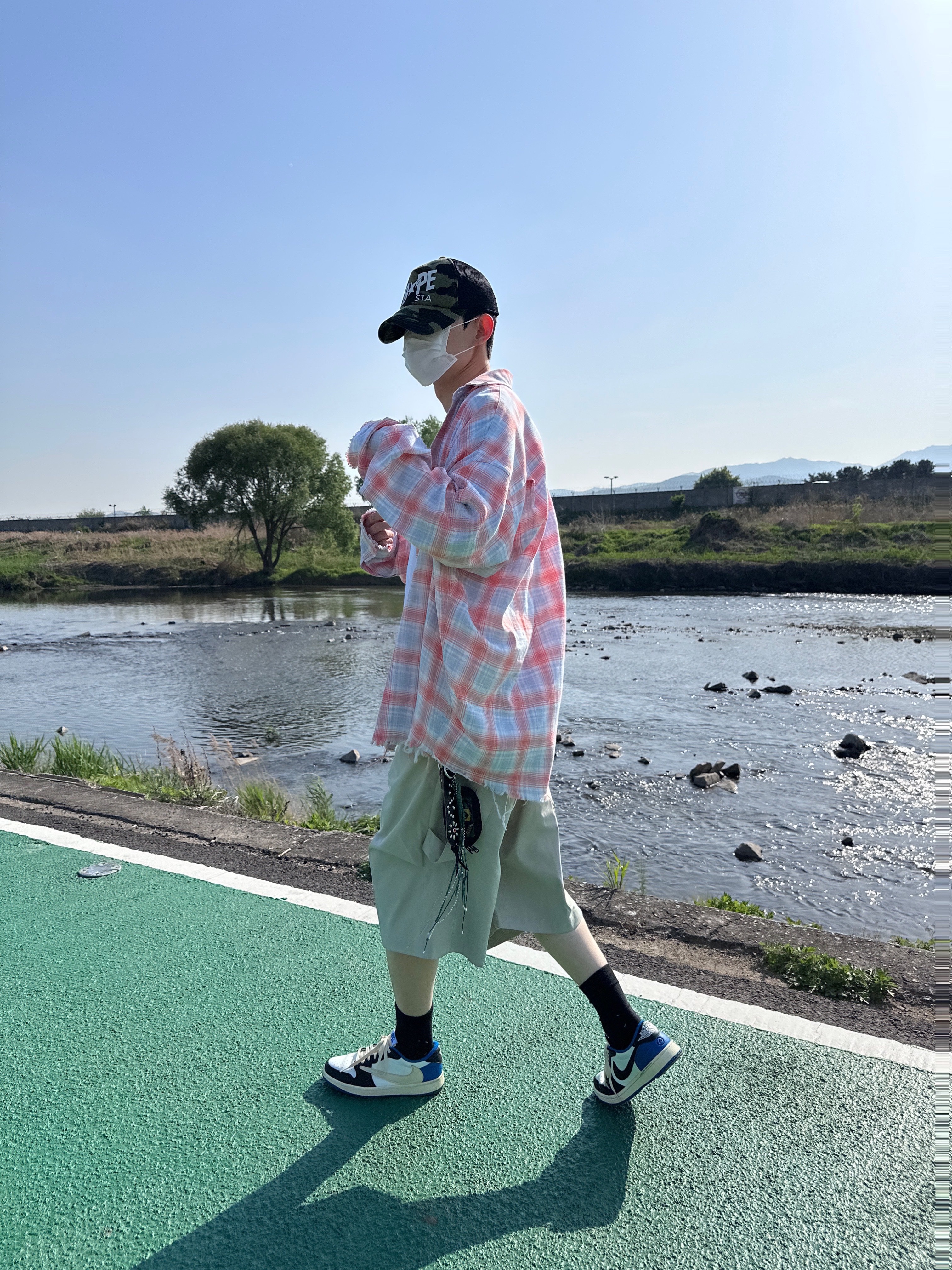 Nonnod Flexible String Check Shirt Japanese Grunge, Nonnod Alpine Carpenter Shorts Beige 착용 스타일 - 6