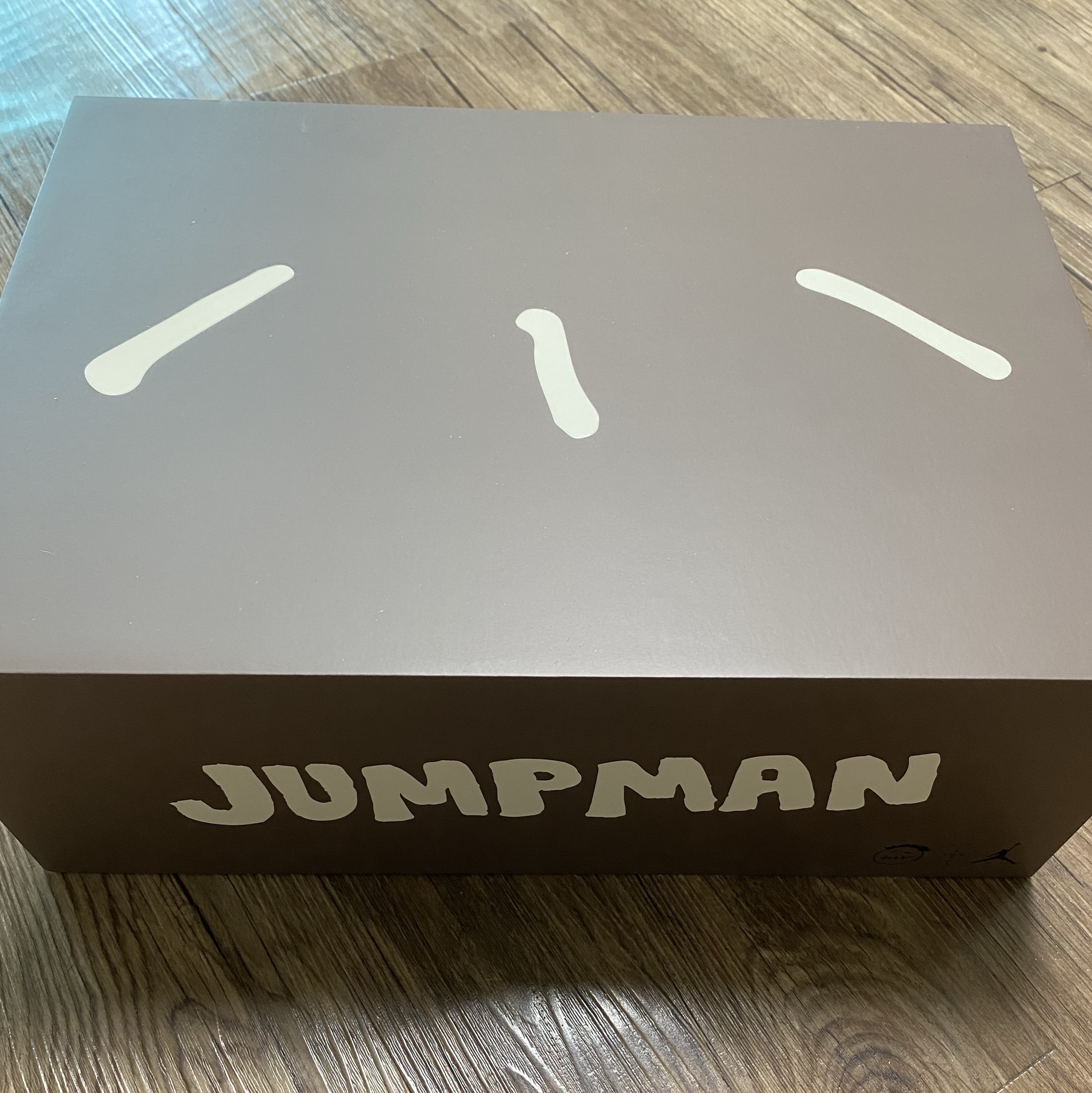 Jordan x Travis Scott Jumpman Jack TR Sail and Dark Mocha 착용 스타일 - 9
