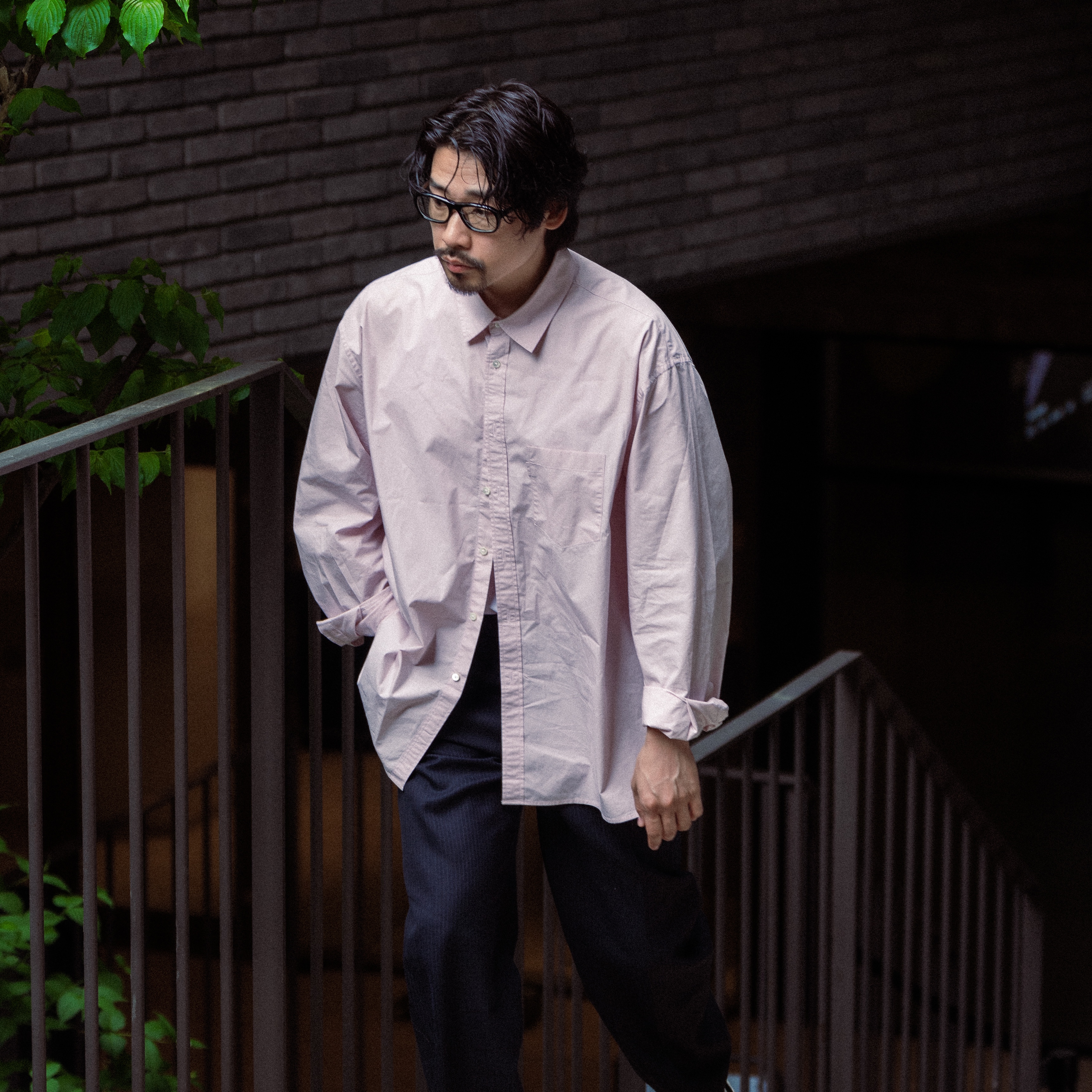 Jordan 1 Retro High OG Black Mocha, Pottery Button Down Shirt Supima Cotton 80/2 High Count Oxford Resilient Finish Pink Stripe 착용 스타일 - 5