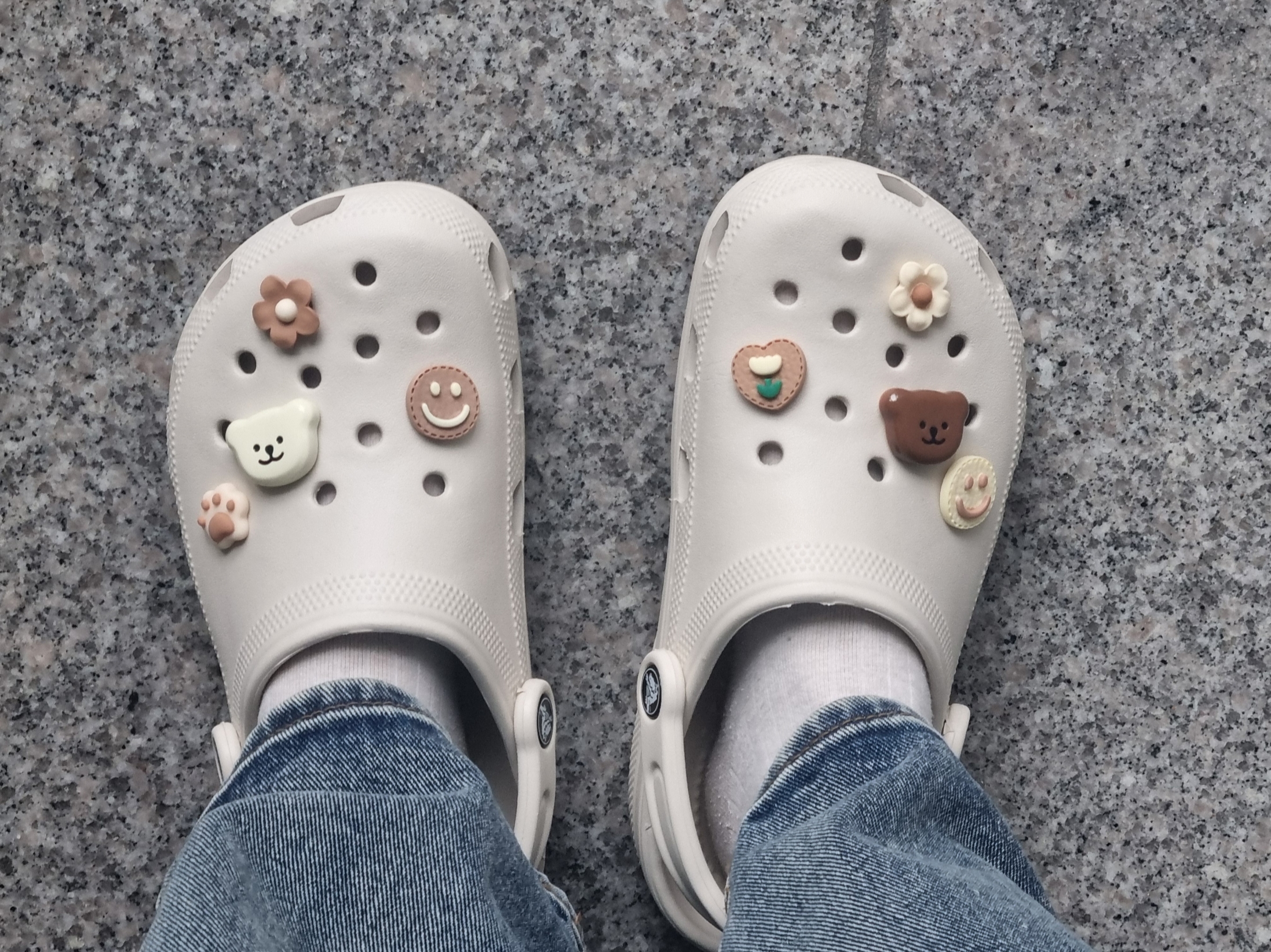 Crocs Classic Clog Stucco 착용 스타일