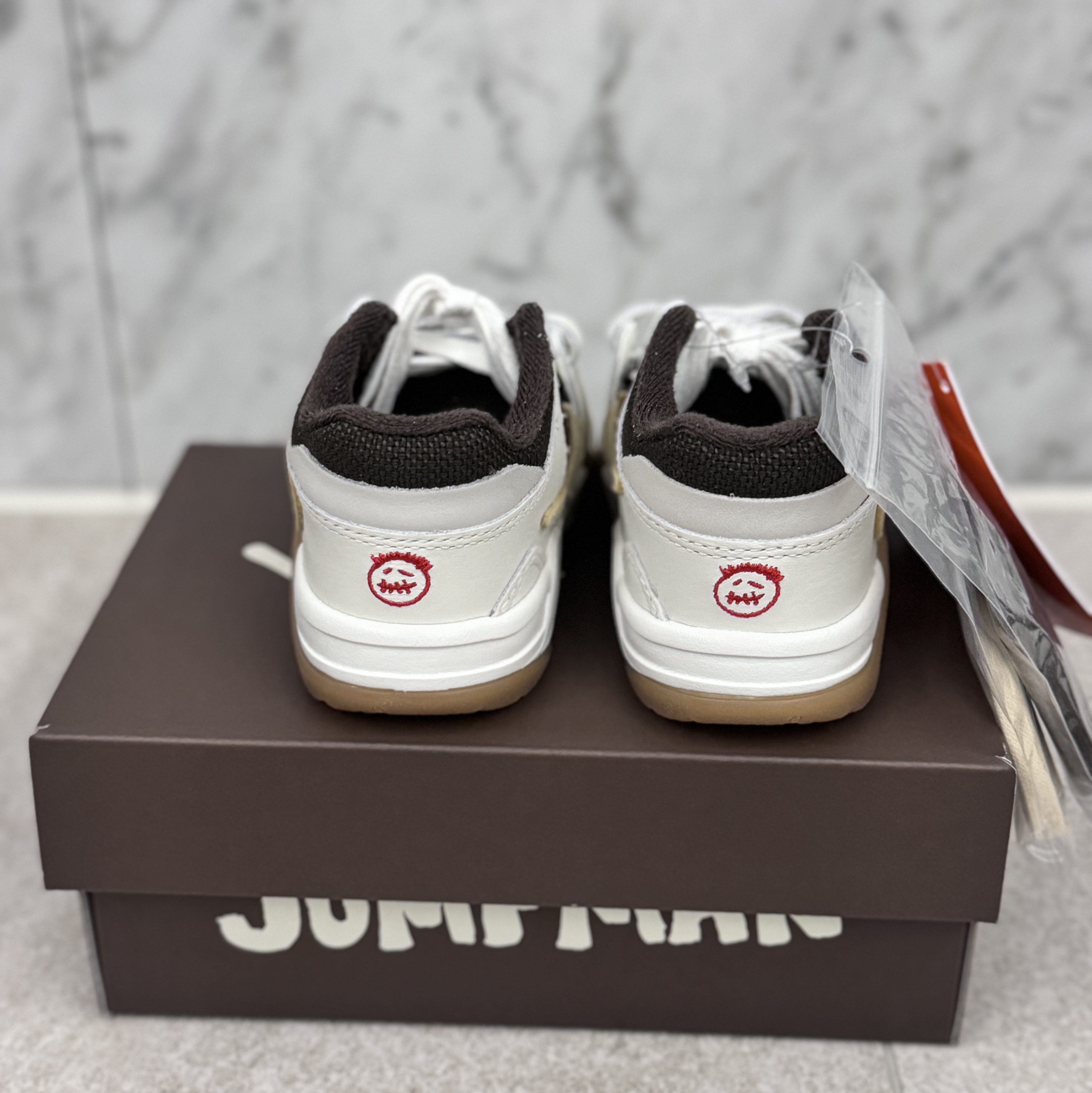 (TD) Jordan x Travis Scott Jumpman Jack TR Sail and Dark Mocha 착용 스타일 - 5