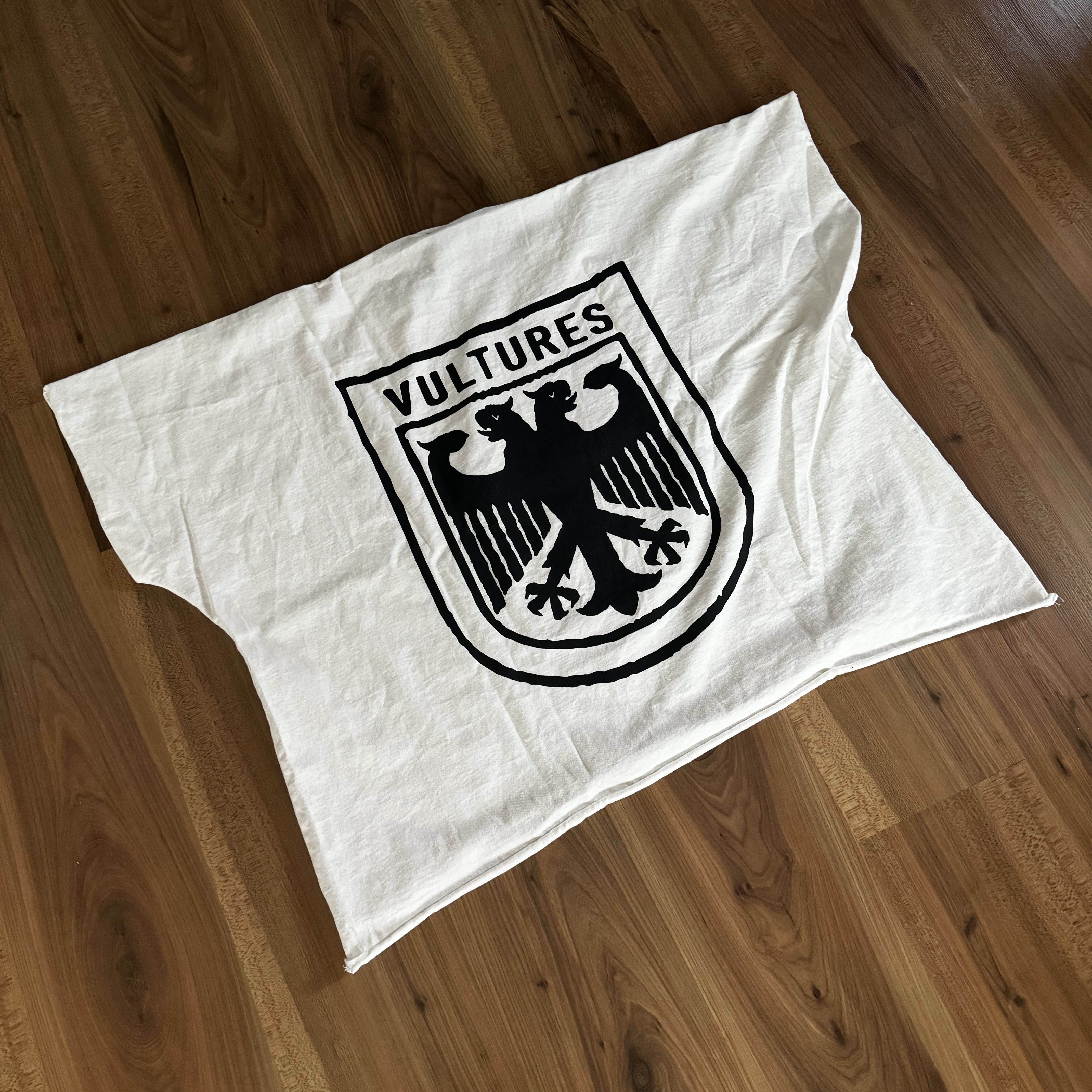 Yeezy Vultures Box T-Shirt White 착용 스타일 - 1