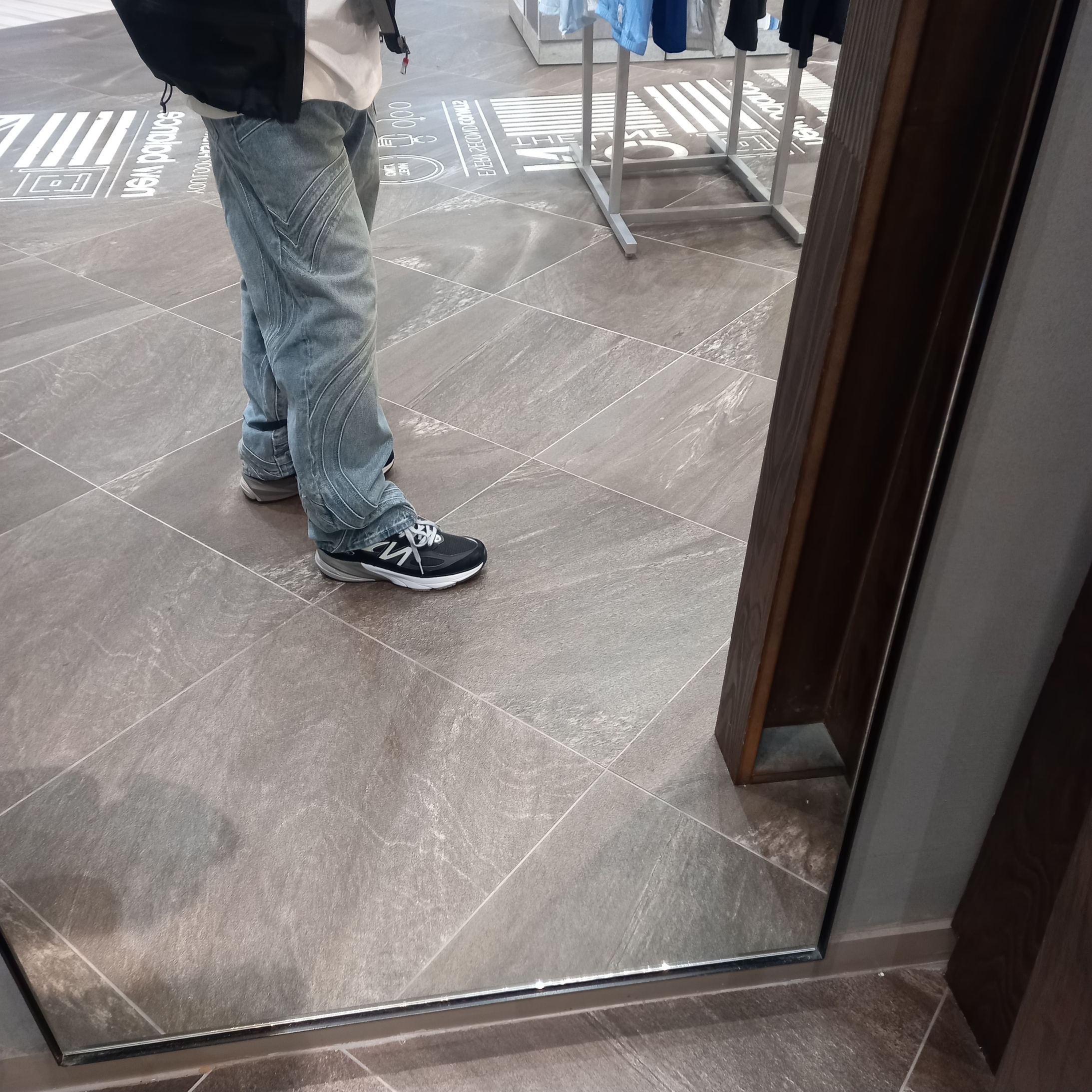 New Balance 990v6 Made in USA Black White 착용 스타일 - 2