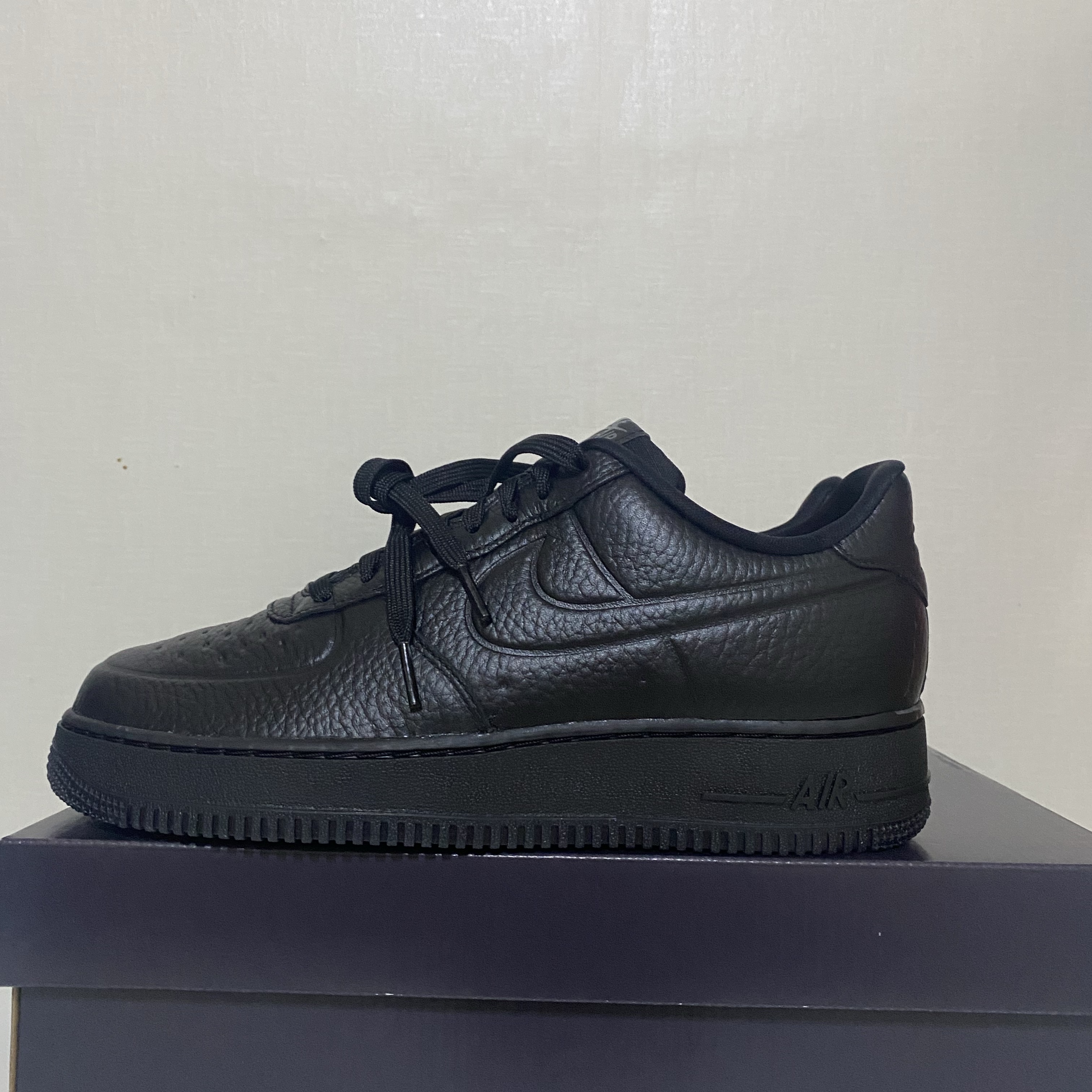 Nike Air Force 1 '07 Pro-Tech Waterproof Black Clear 착용 스타일 - 2