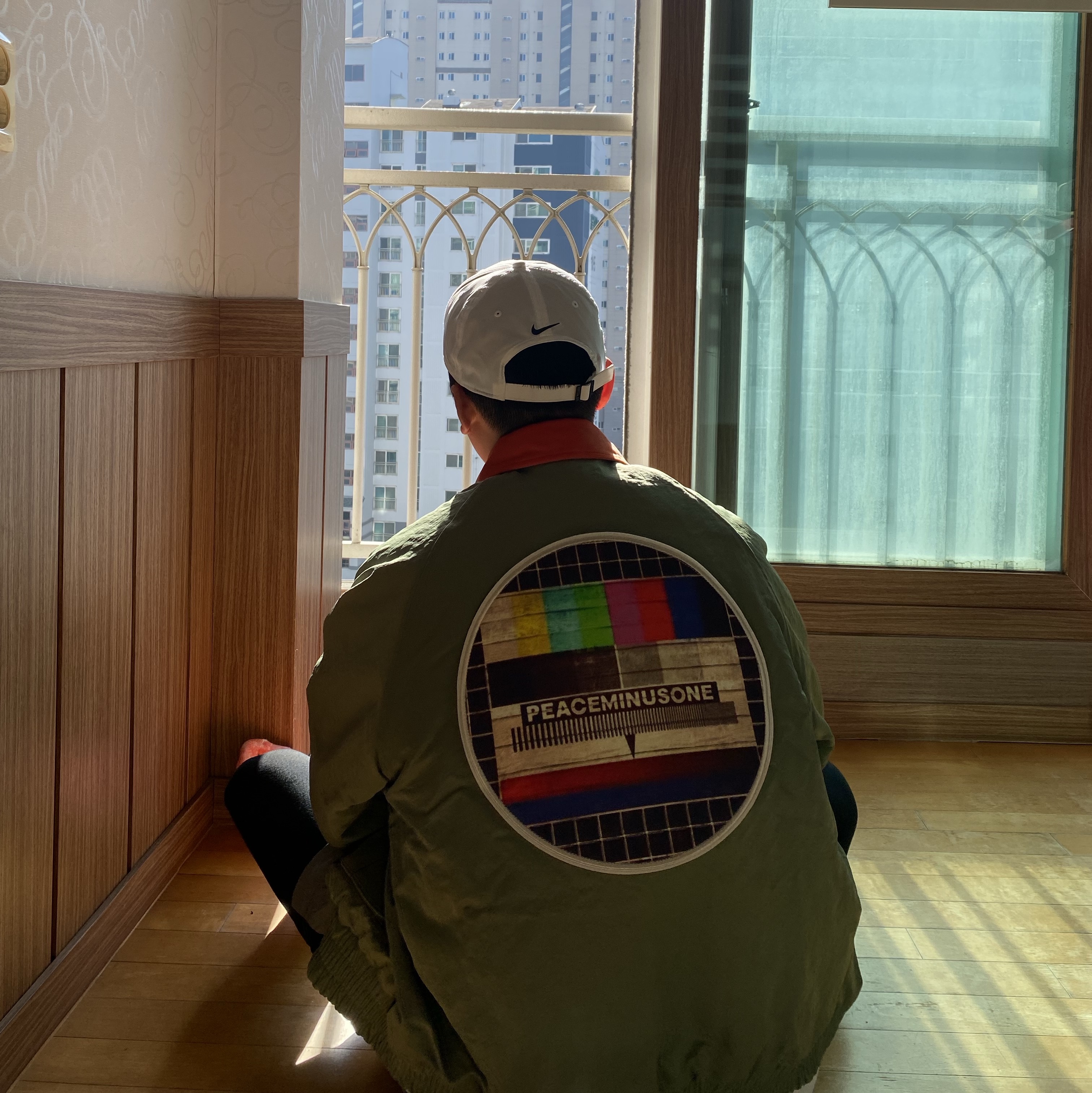 Peaceminusone Bomber Jacket #1 Dark Green 착용 스타일