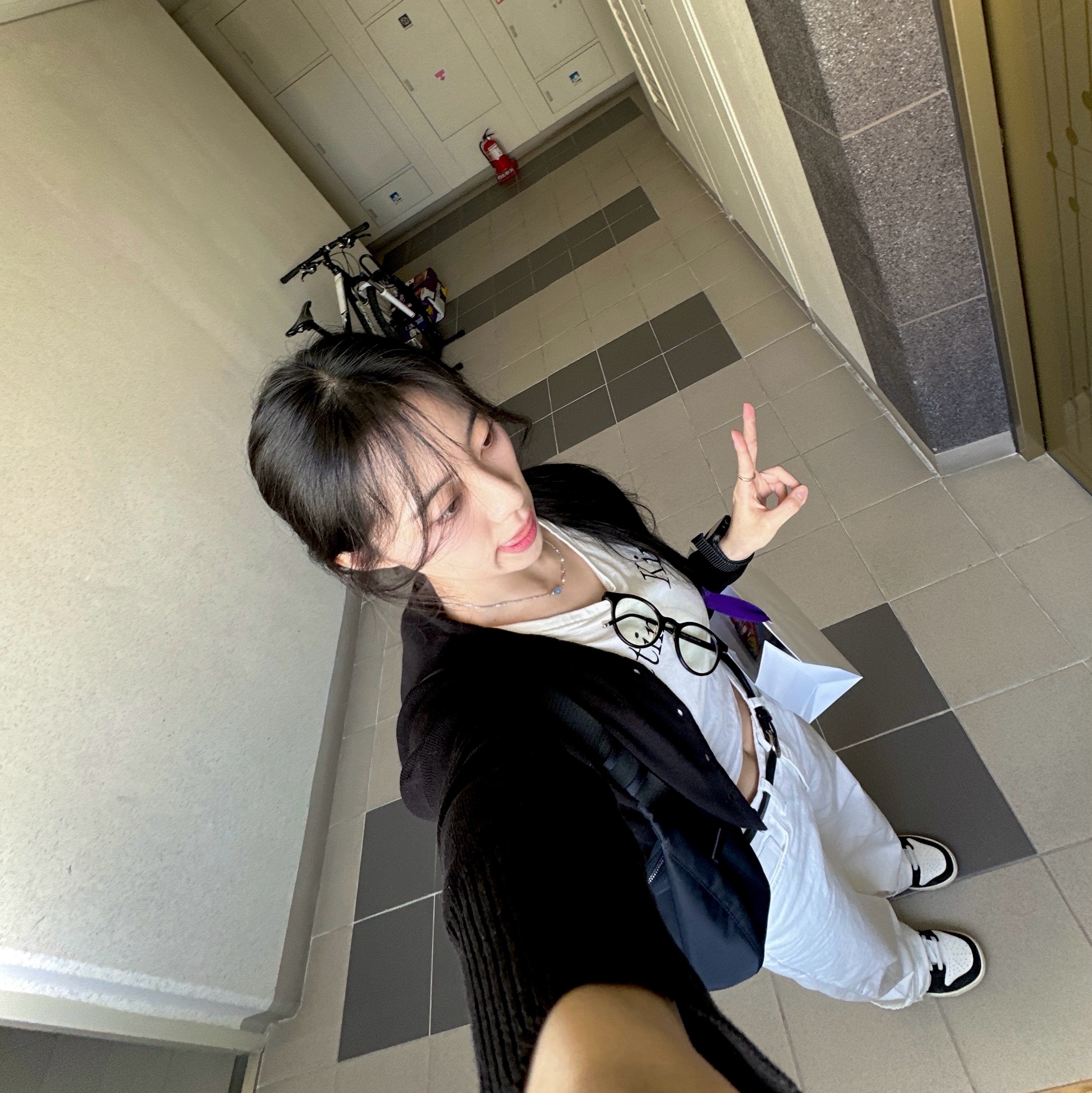 Nike Dunk Low Retro PRM Halloween, (W) Matin Kim Logo Crop Top White 착용 스타일