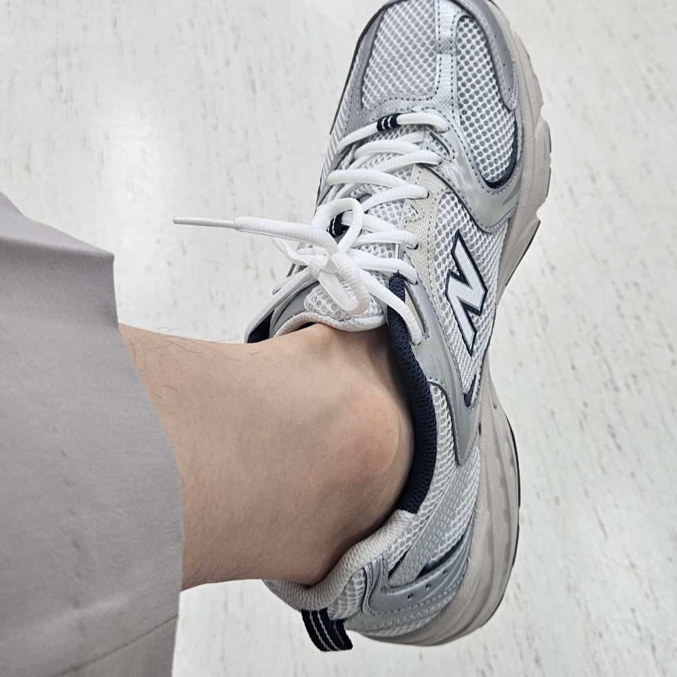 New Balance 530 Steel Grey 착용 스타일