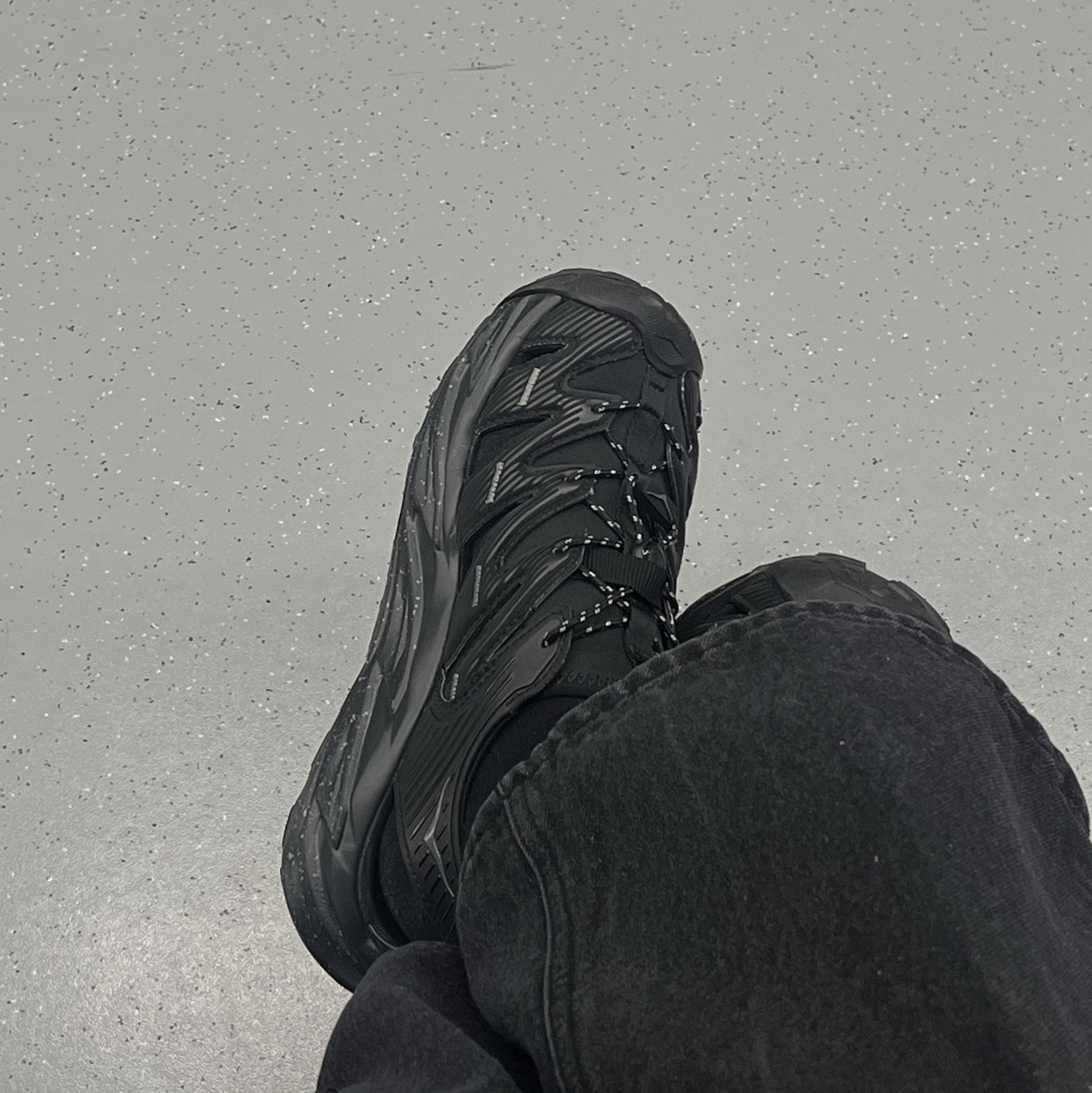 (W) Hoka Hopara Black 착용 스타일