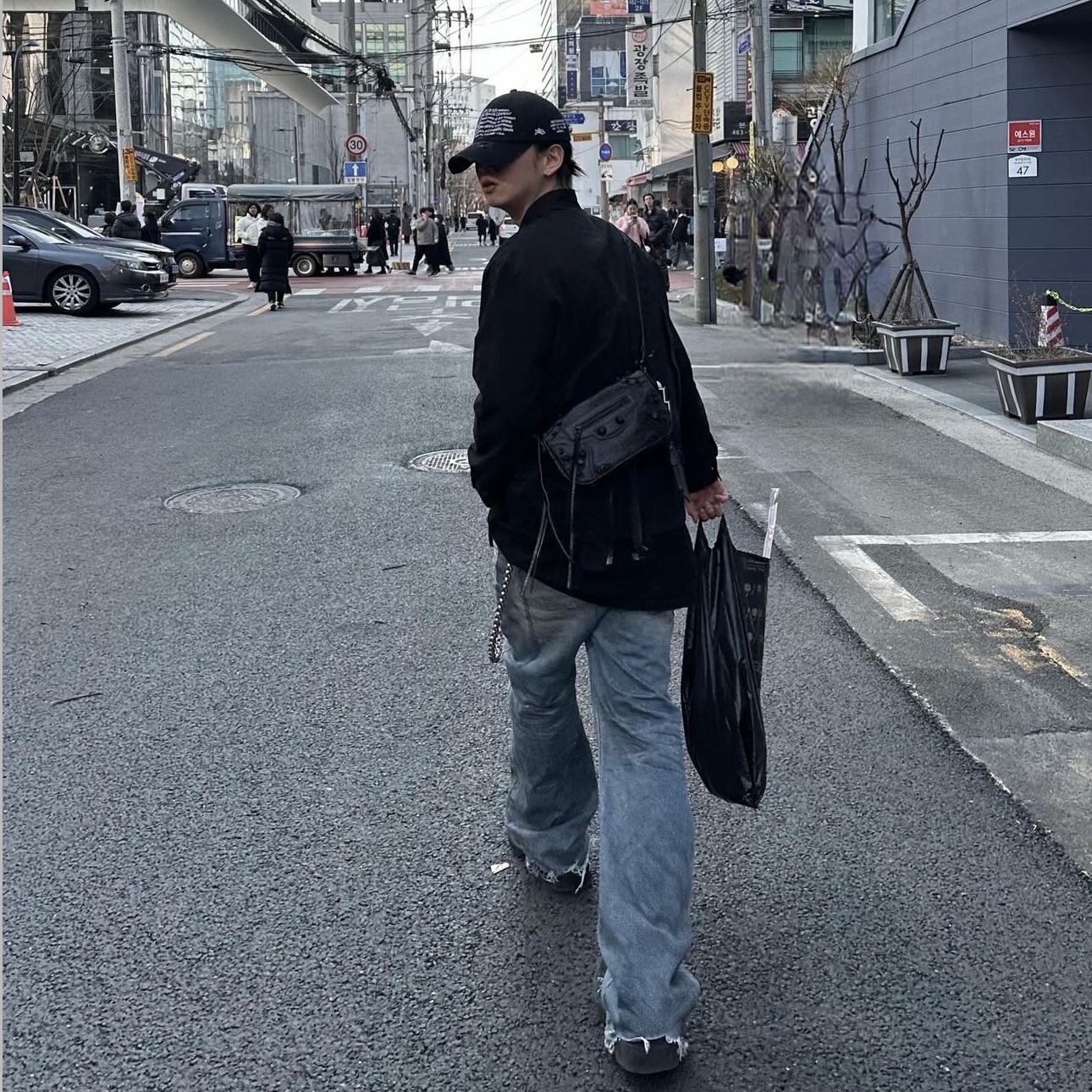 Project G/R Flare Jeans Blue 착용 스타일