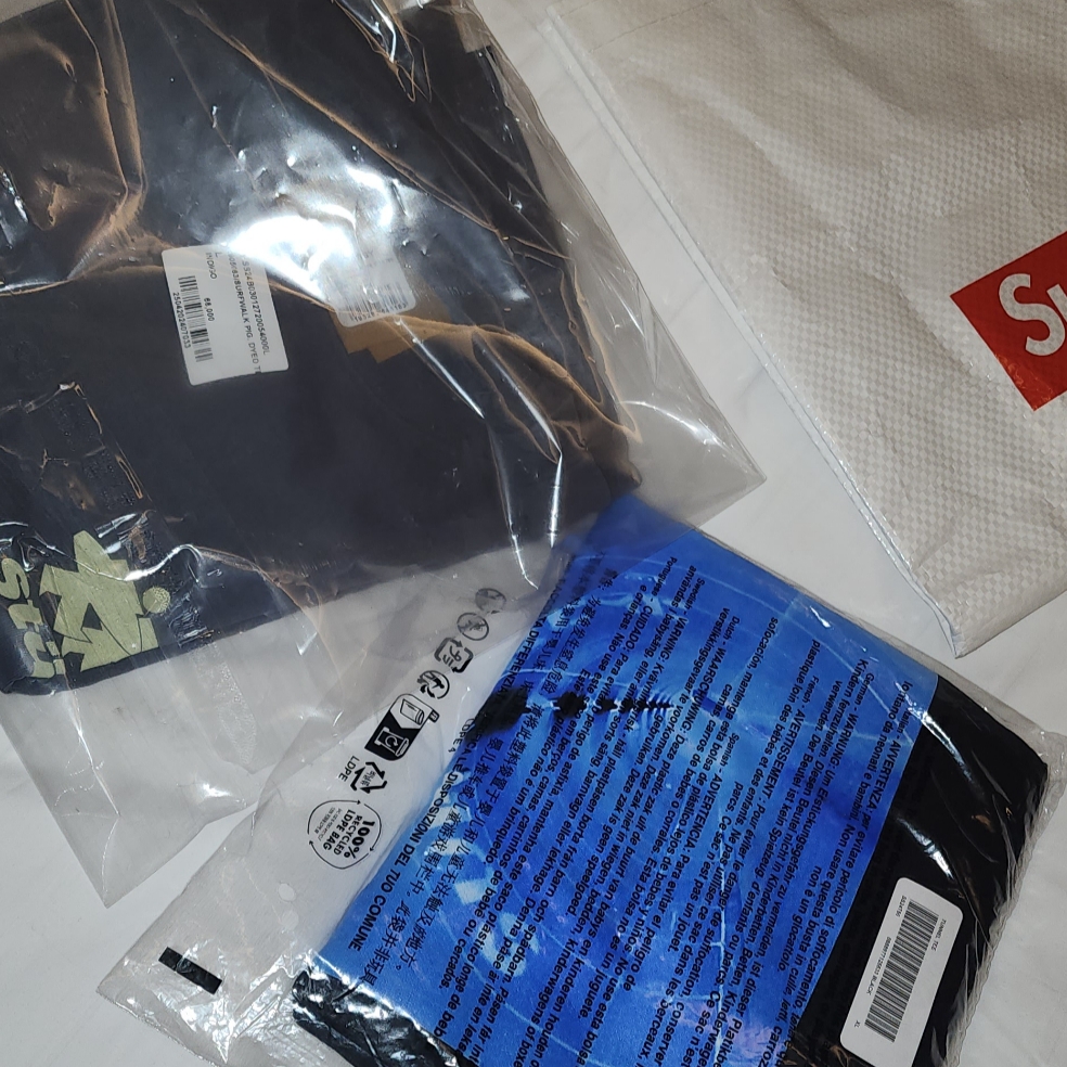 Supreme Tunnel T-Shirt Black - 24SS, Stussy Surfwalk Pigment Dyed T-Shirt Indigo 착용 스타일