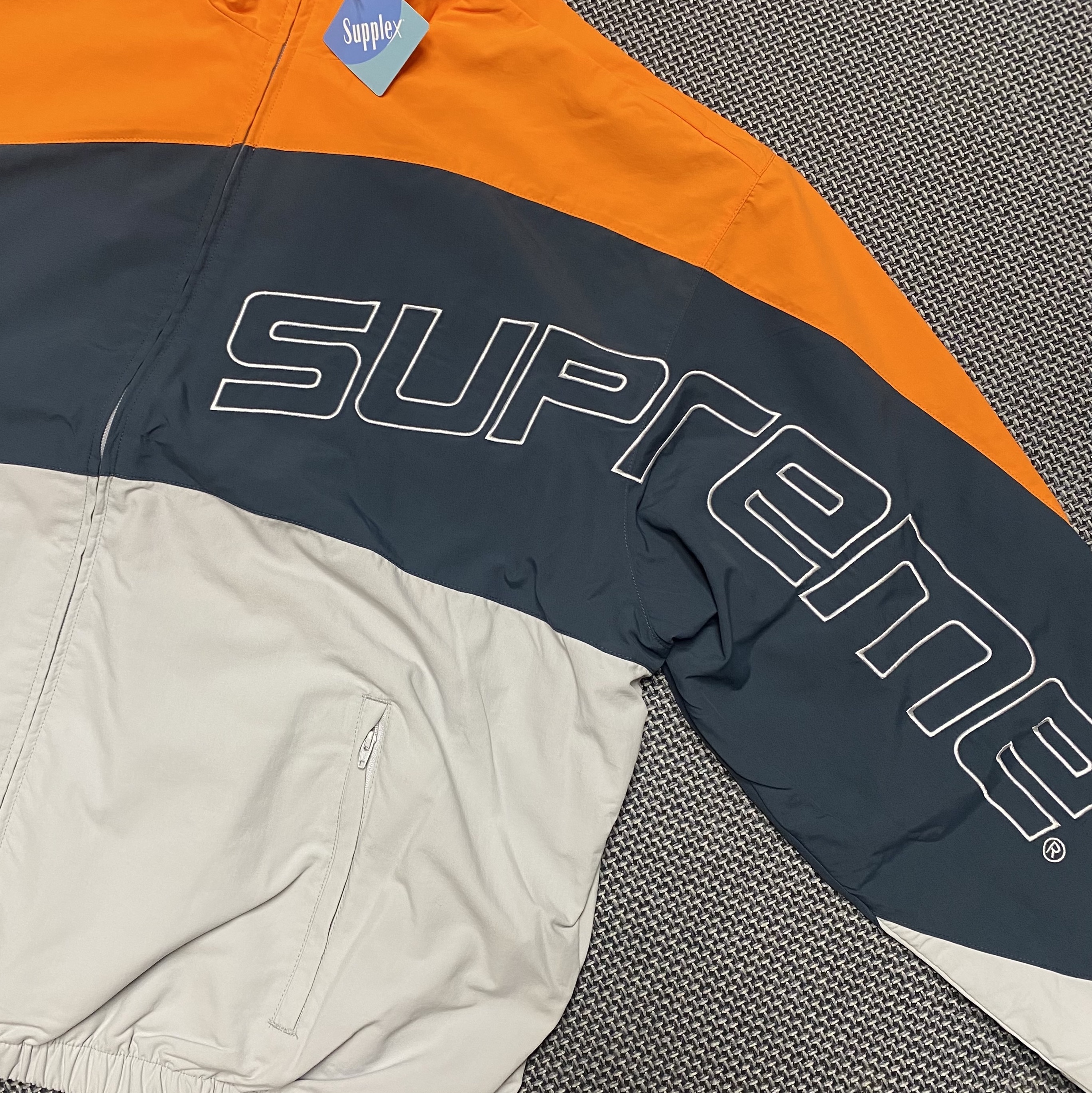 Supreme Curve Track Jacket Grey - 24SS 착용 스타일