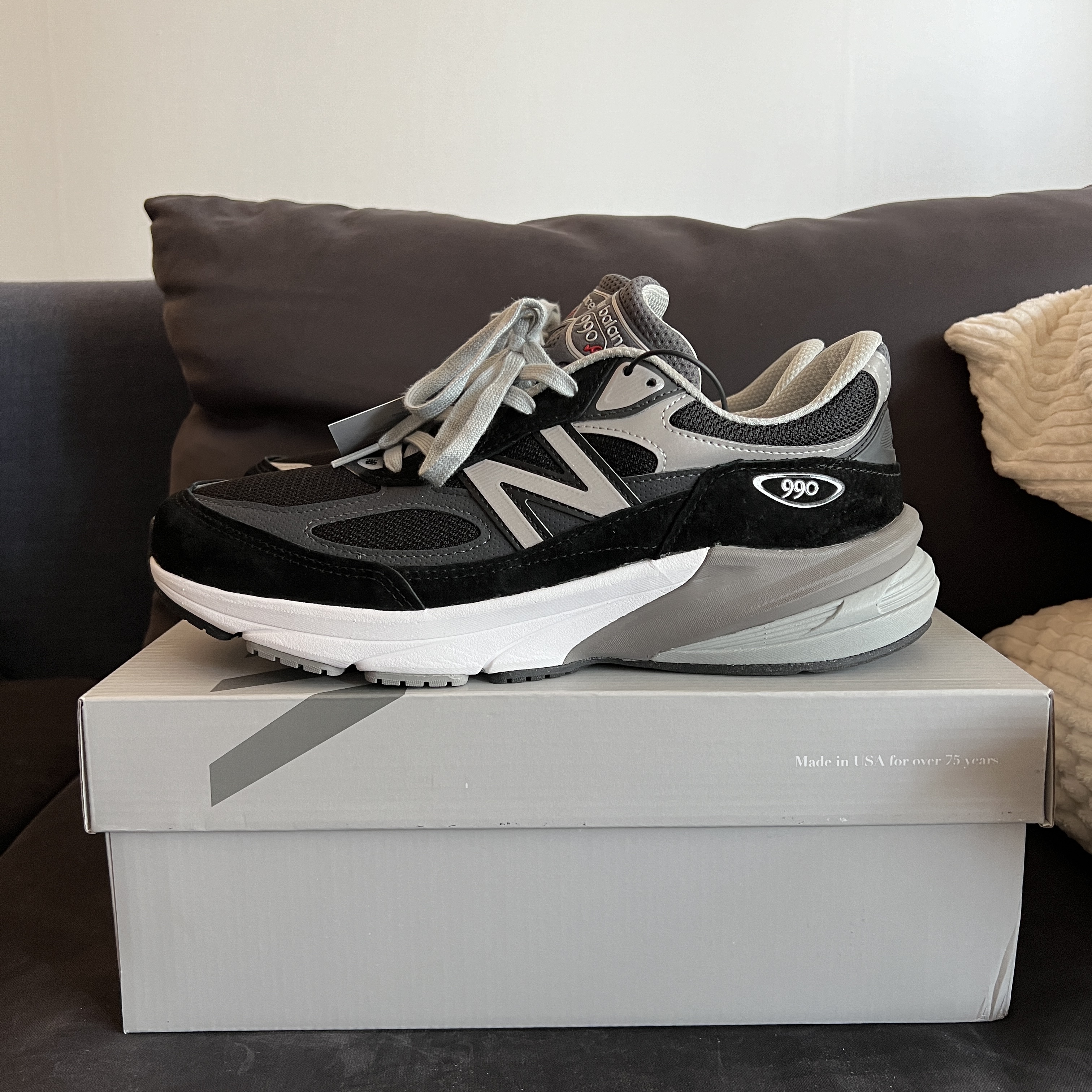New Balance 990v6 Made in USA Black White 착용 스타일 - 1