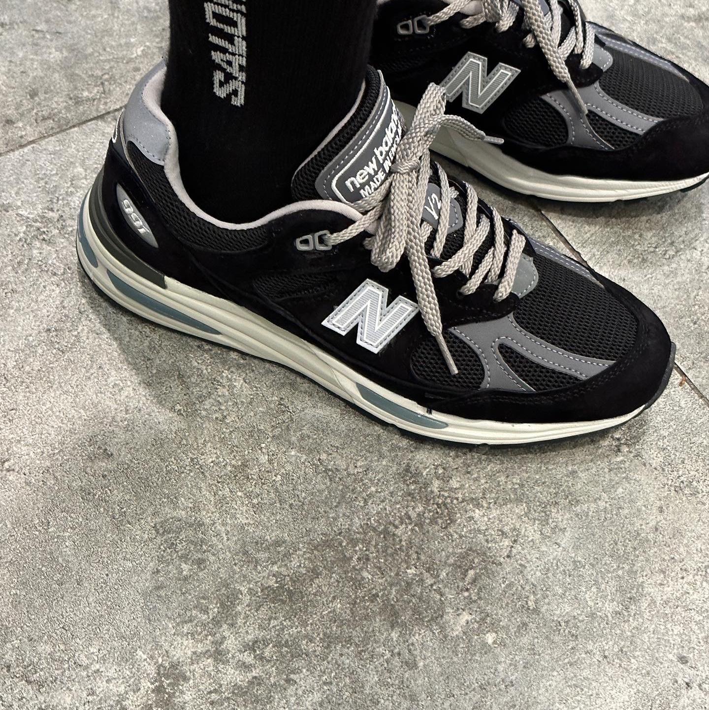 New Balance 991v2 Made in UK Black 착용 스타일