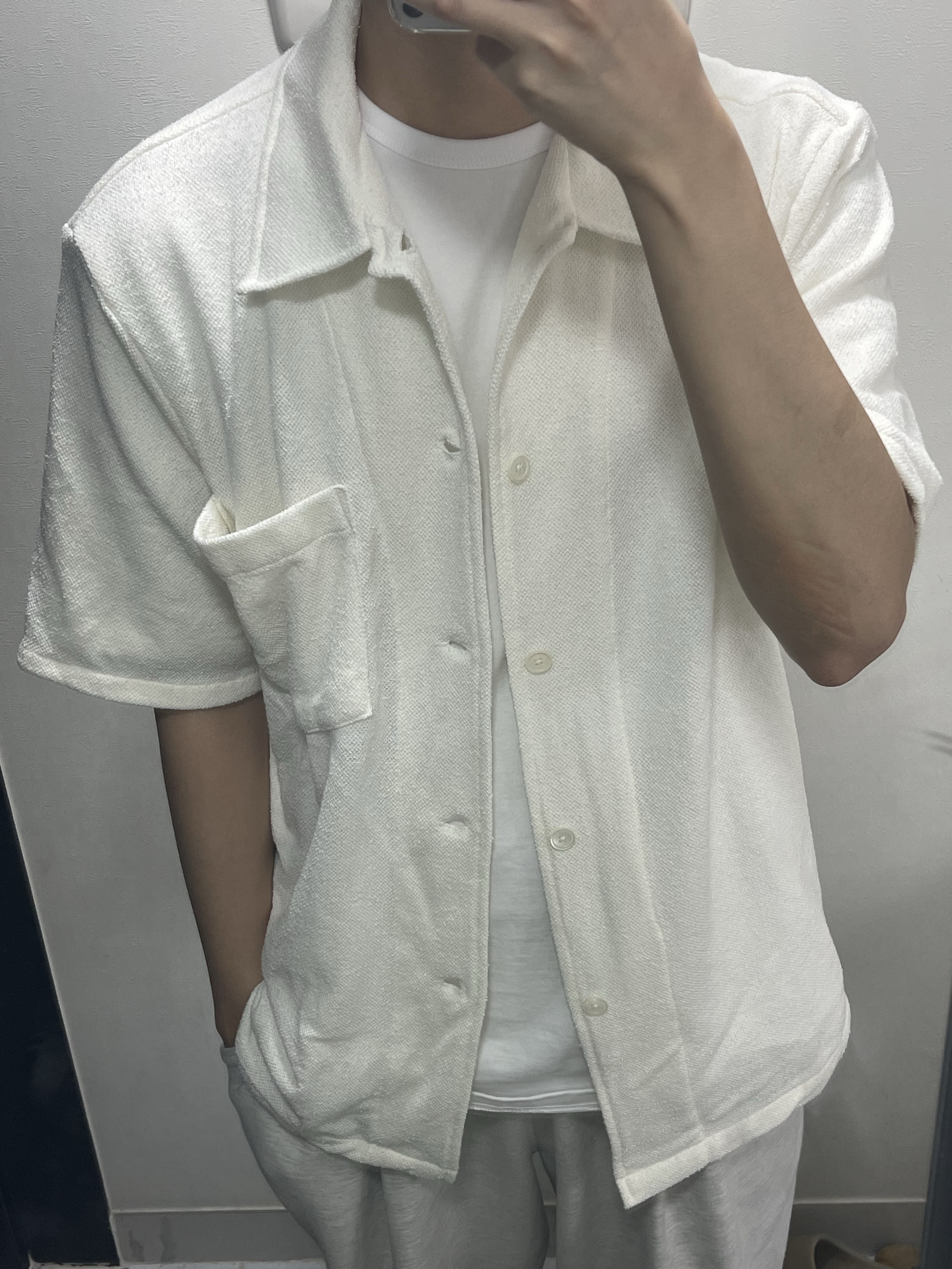 Our Legacy Box Shirt Shortsleeve White Boucle 착용 스타일