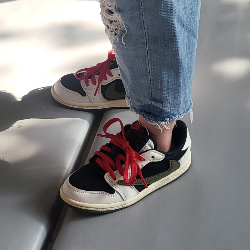 (TD) Jordan 1 x Travis Scott Retro Low OG SP Medium Olive 착용 스타일 - 2