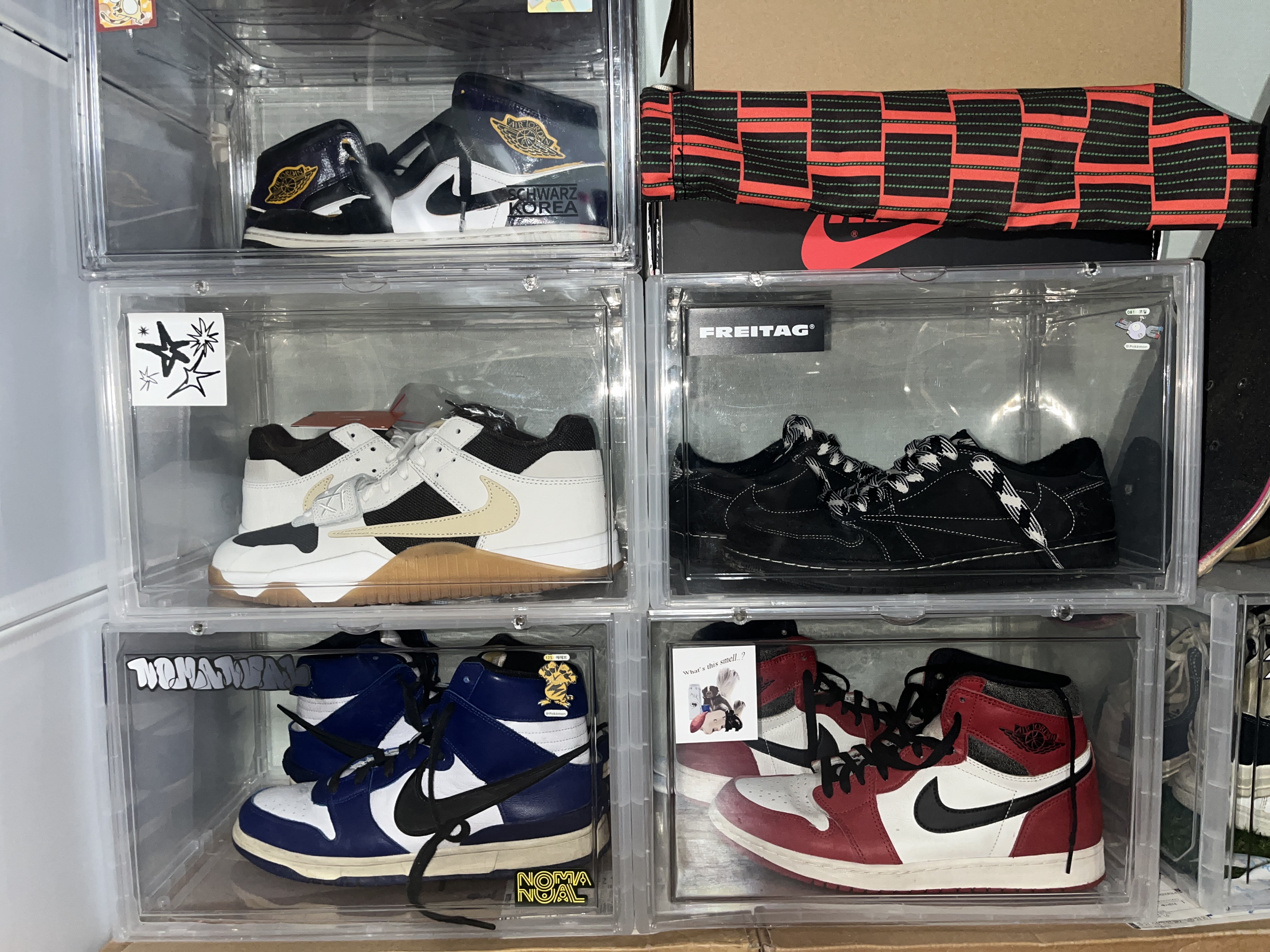 Jordan x Travis Scott Jumpman Jack TR Sail and Dark Mocha, Jordan 1 x Travis Scott Retro Low OG SP Black Phantom 착용 스타일