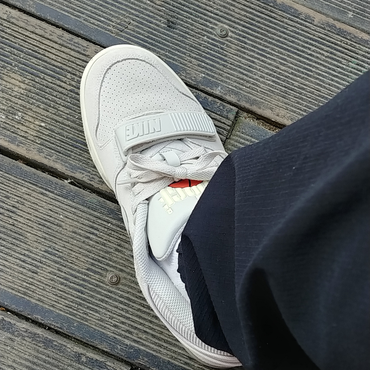 Nike Air Alpha Force 88 Light Bone and Coconut Milk 착용 스타일 - 1
