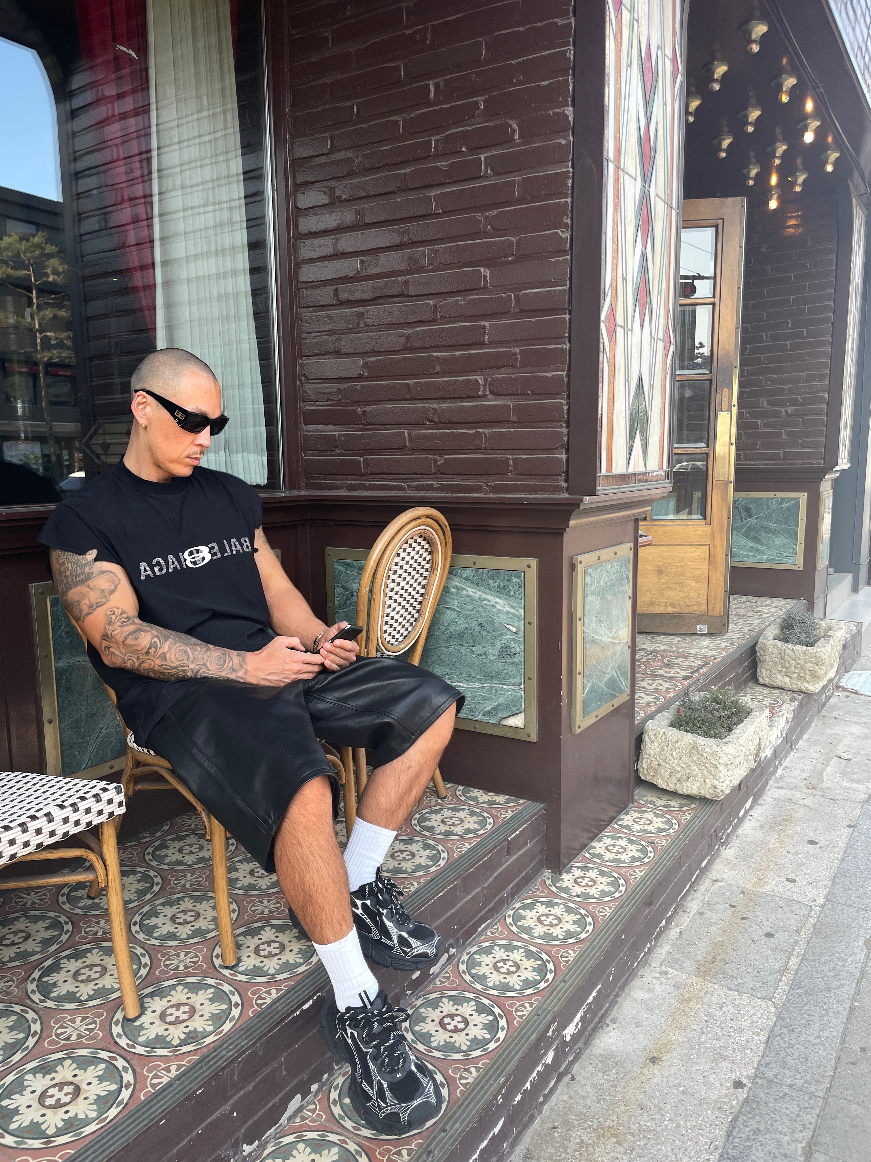 Supreme Baggy Leather Short Black - 24SS, Balenciaga 3XL Sneakers Black White 착용 스타일 - 2