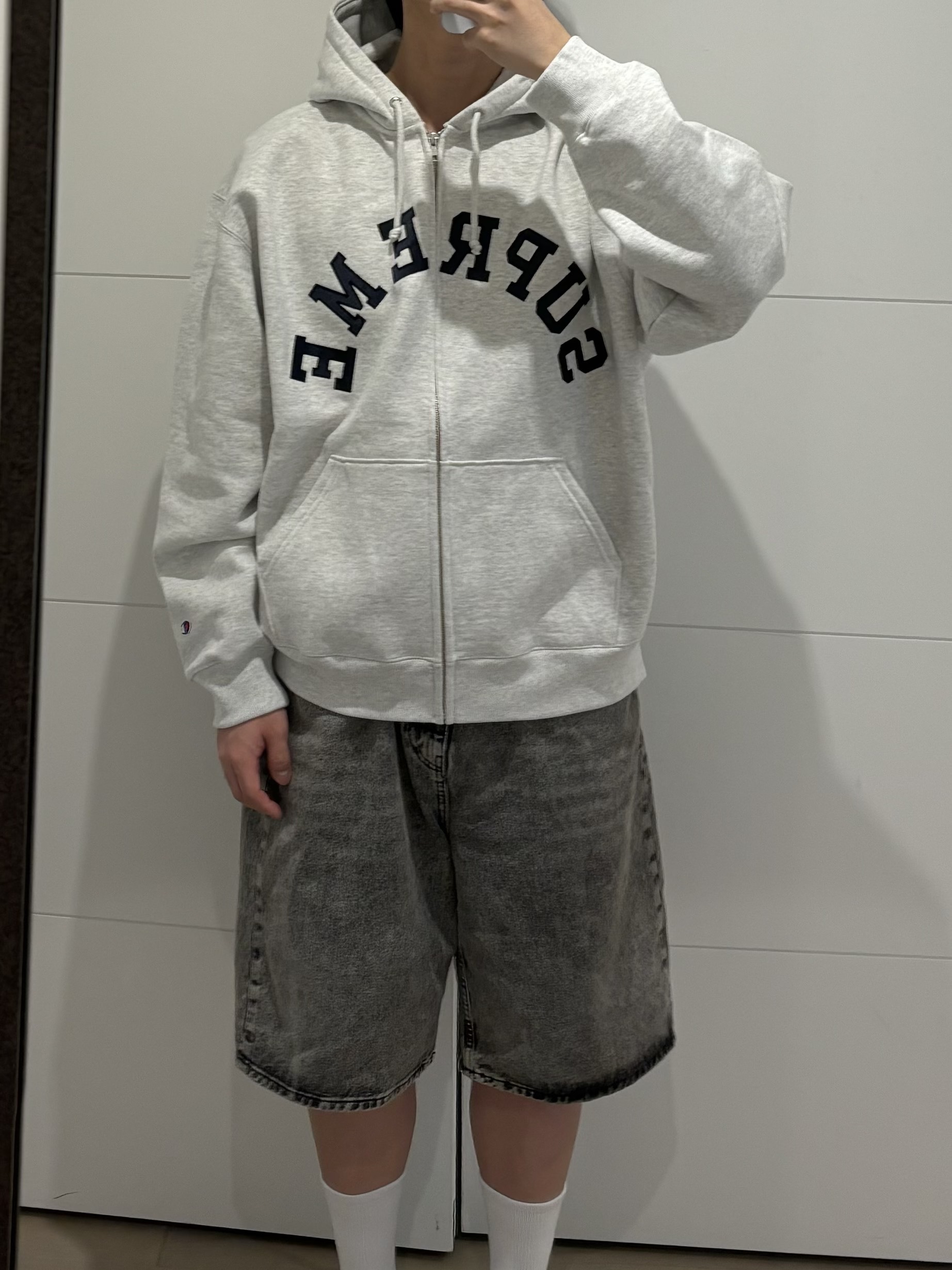 Supreme x Champion Zip Up Hooded Sweatshirt Ash Grey - 24SS, Supreme x Champion Zip Up Hooded Sweatshirt Navy - 24SS 착용 스타일 - 4