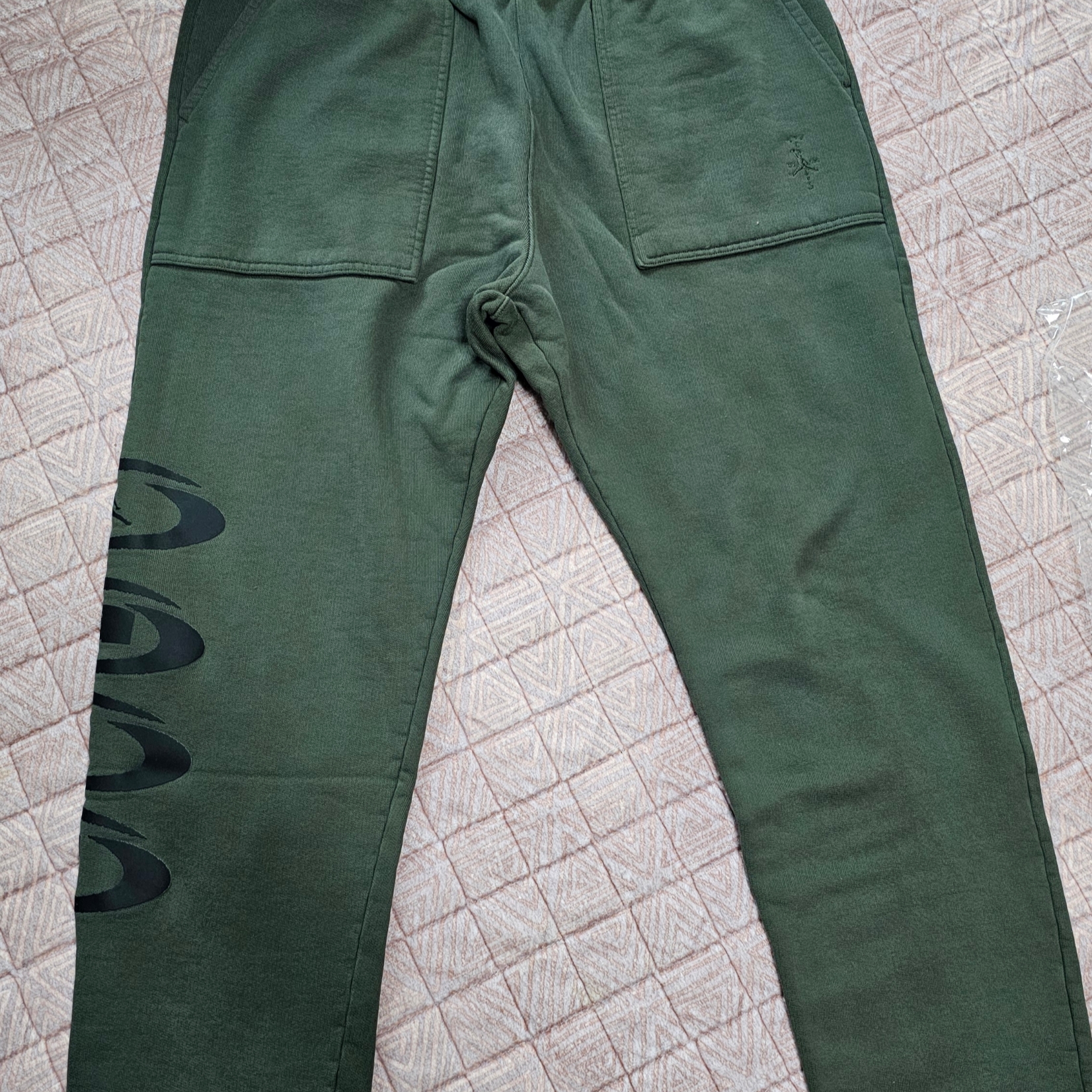 Jordan x Travis Scott Fleece Pants Cargo Khaki (DZ5508-325) 착용 스타일 - 1