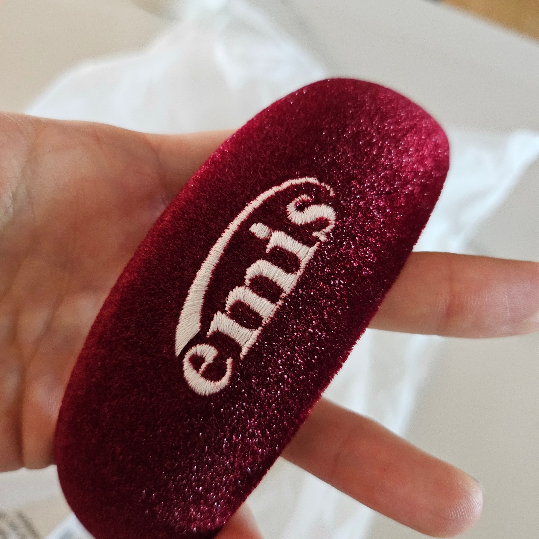 (W) Emis Glitter Velvet Hairband Red 착용 스타일