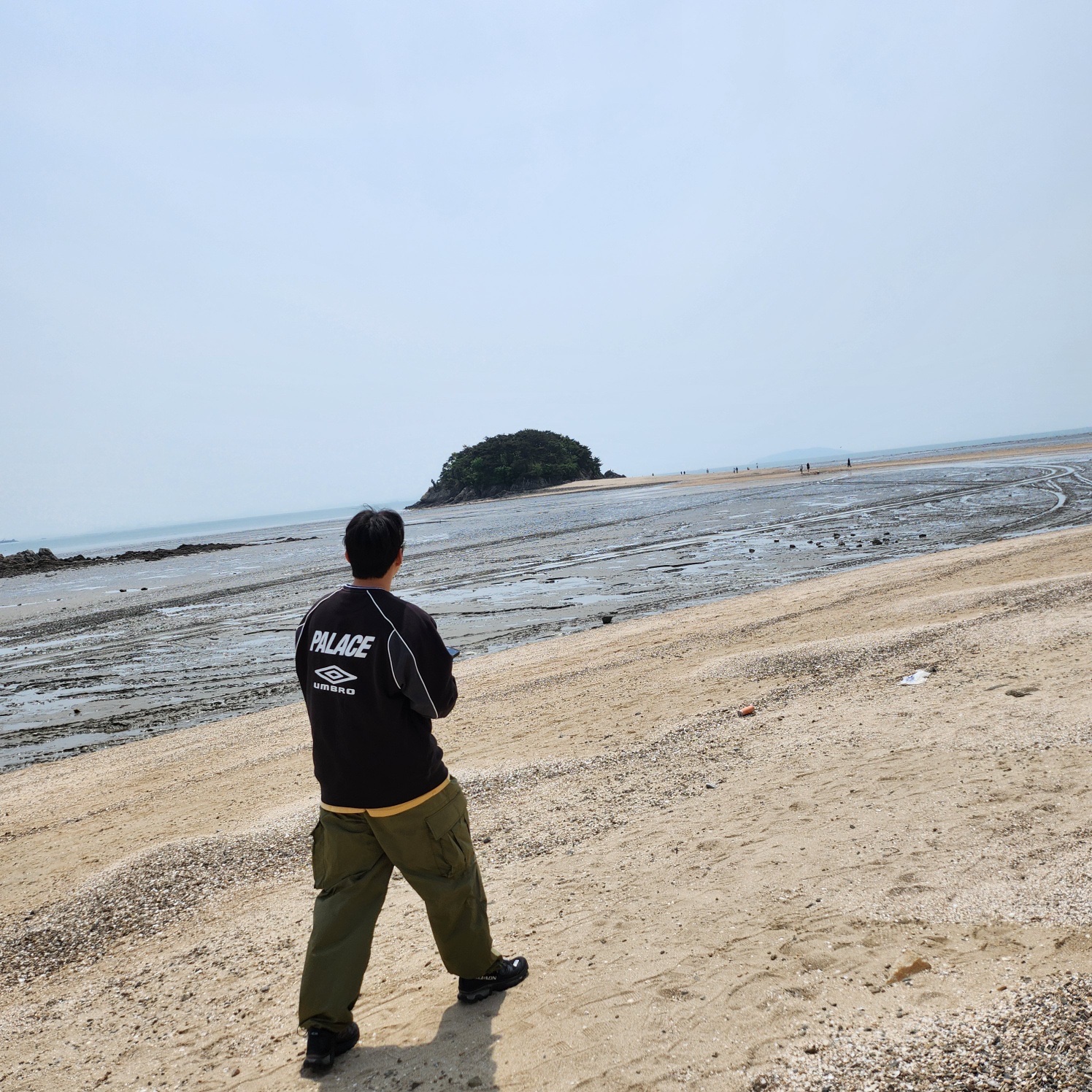 Palace x Umbro Crewneck Black - 24SS, Salomon XT-4 Black Silver Metallic 착용 스타일