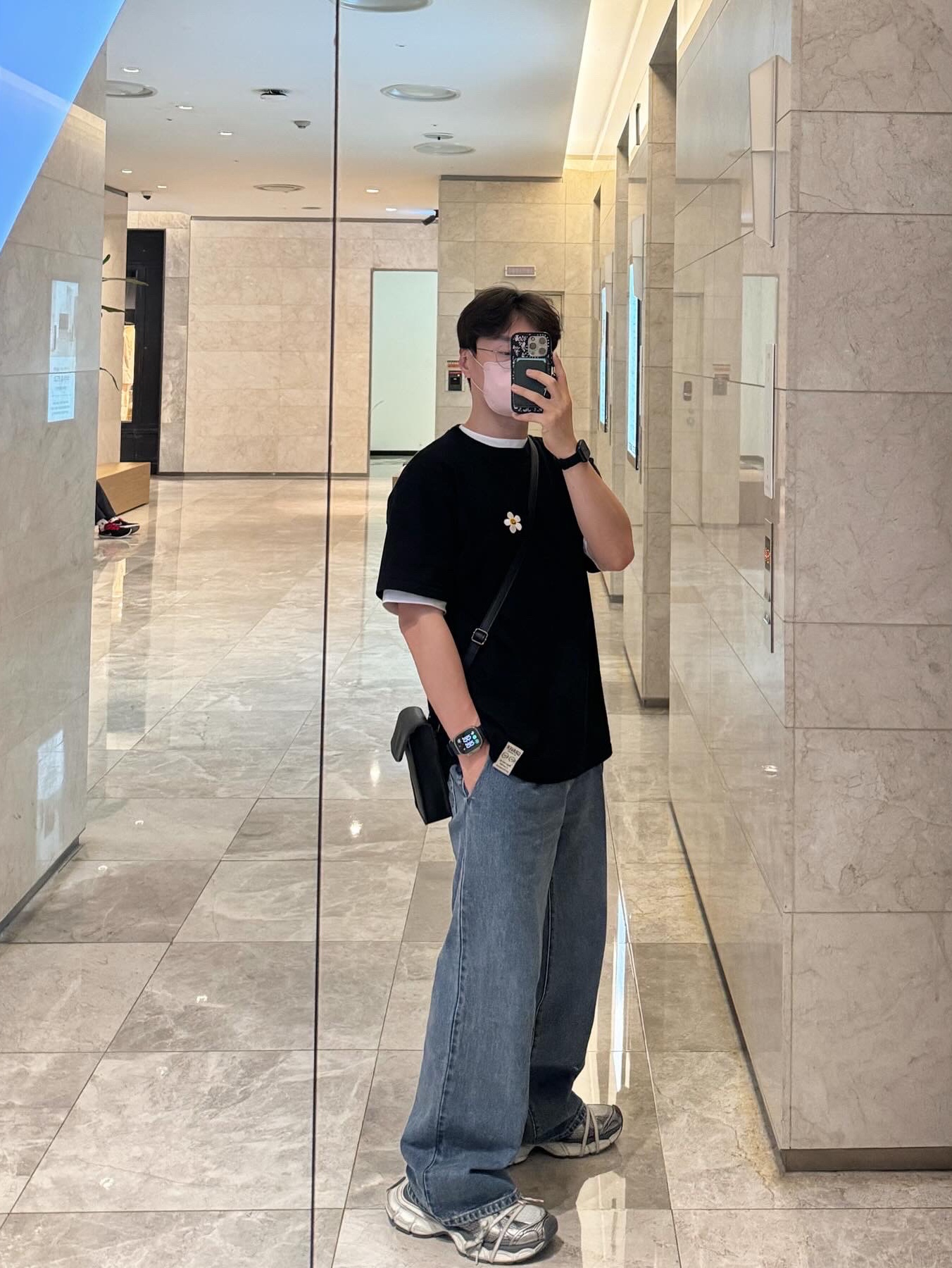 Balenciaga 3XL Sneakers Grey White Red 착용 스타일 - 2