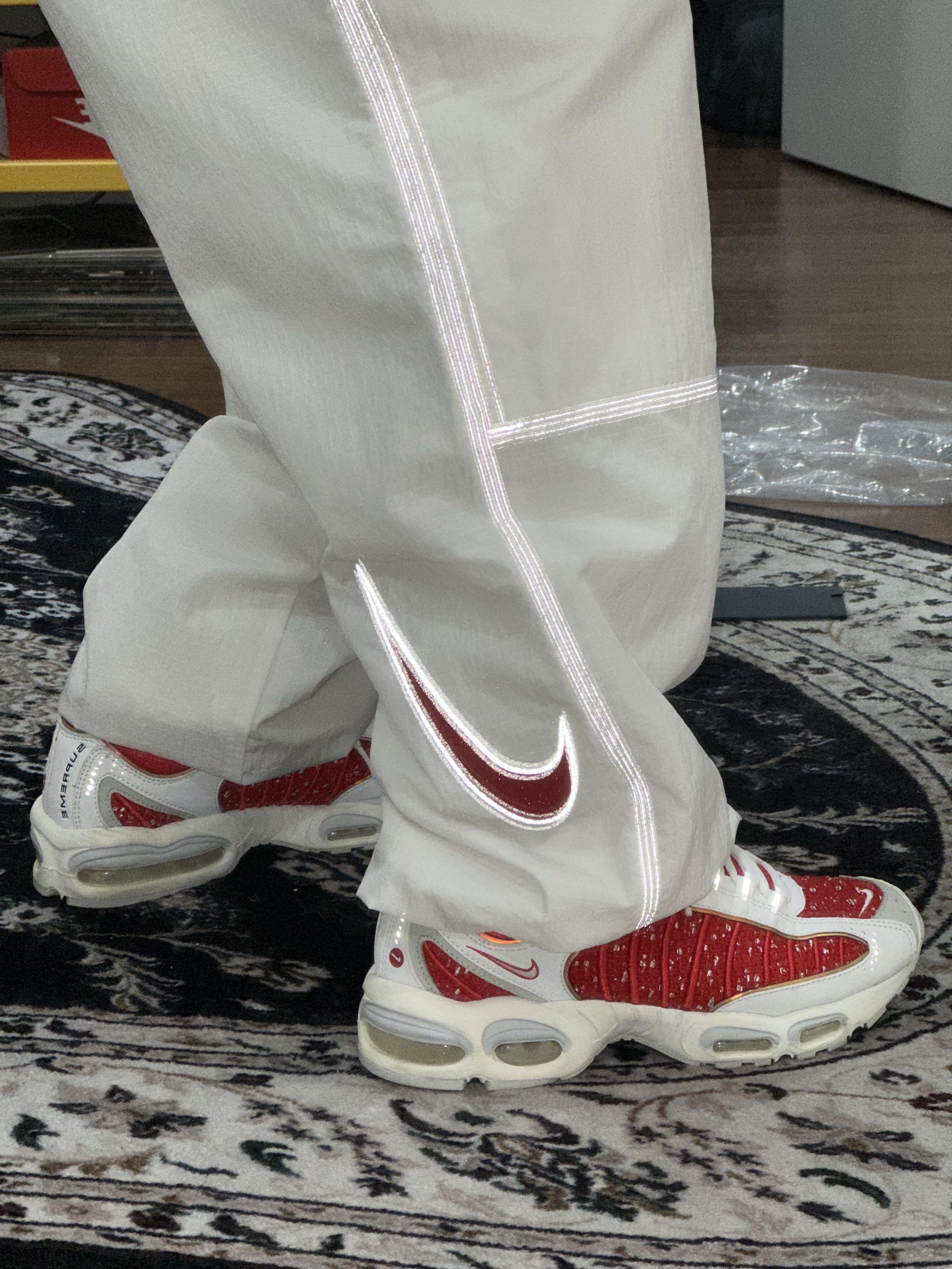 Supreme x Nike Ripstop Pullover White - 24SS, Supreme x Nike Ripstop Track Pants White - 24SS 착용 스타일 - 6