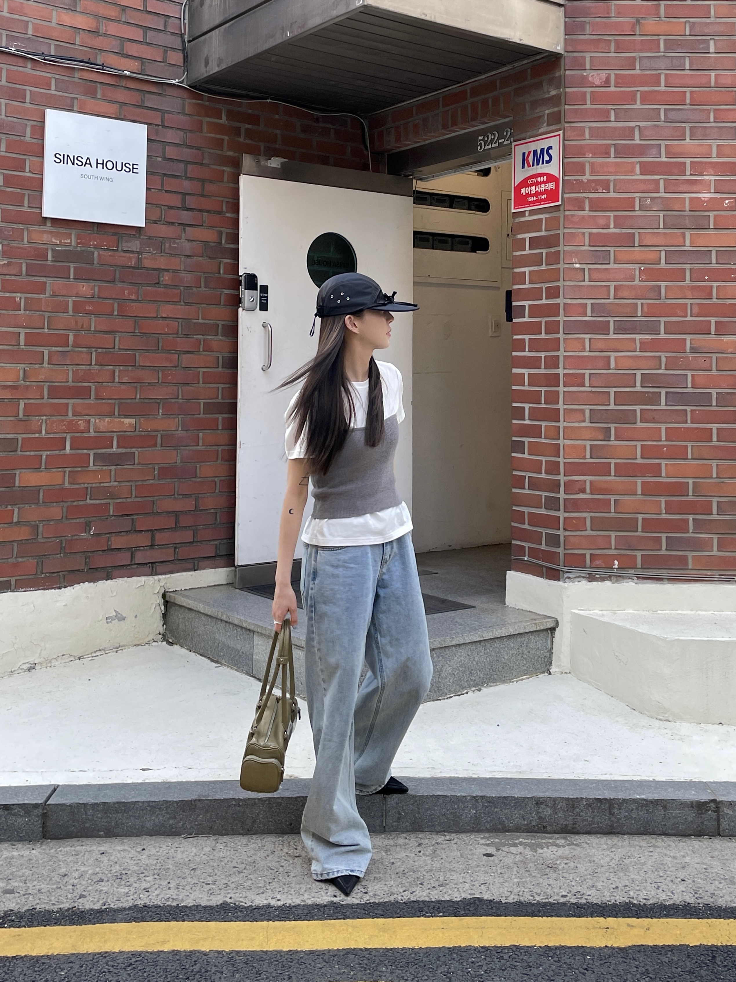 YOUCHE QS Duck Cap Black 착용 스타일 - 1