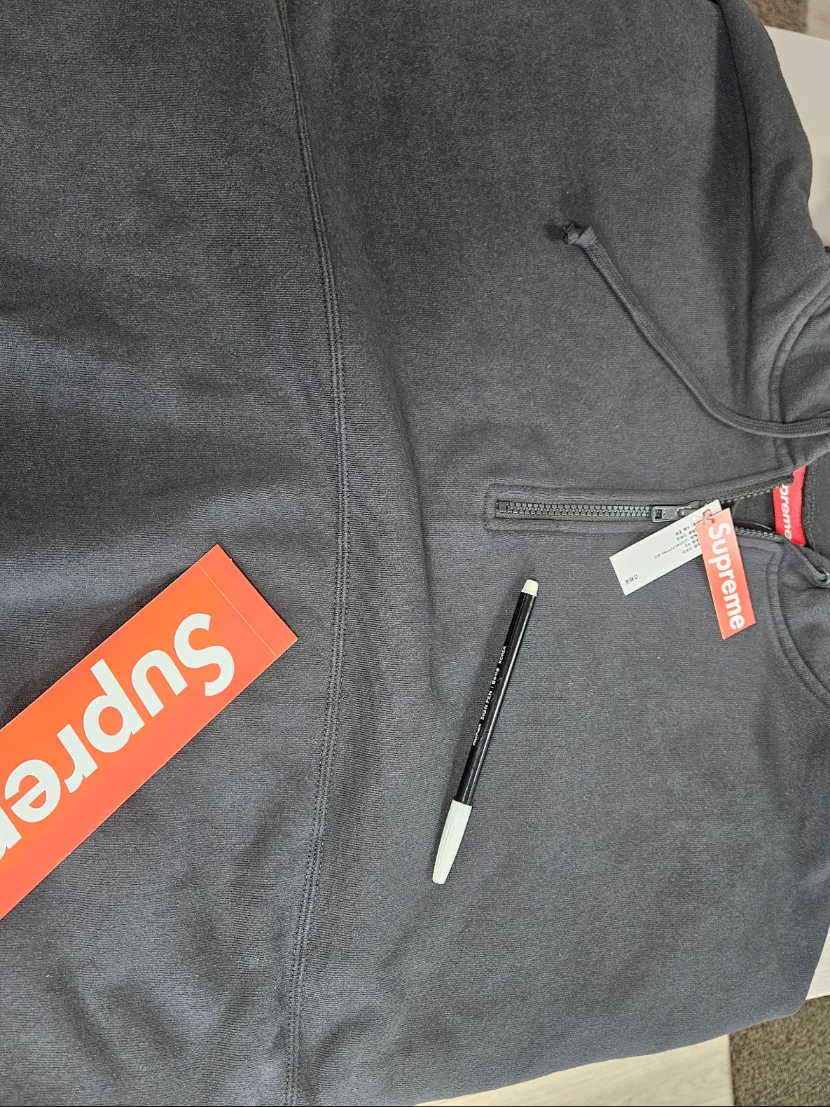 Supreme Wrapped Half Zip Hooded Sweatshirt Washed Black - 24SS 착용 스타일 - 6