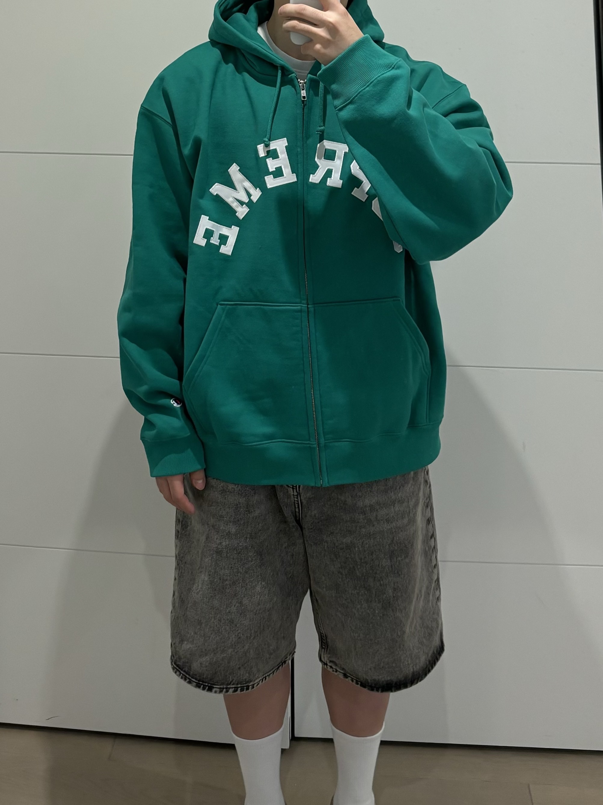 Supreme x Champion Zip Up Hooded Sweatshirt Ash Grey - 24SS, Supreme x Champion Zip Up Hooded Sweatshirt Navy - 24SS 착용 스타일 - 2