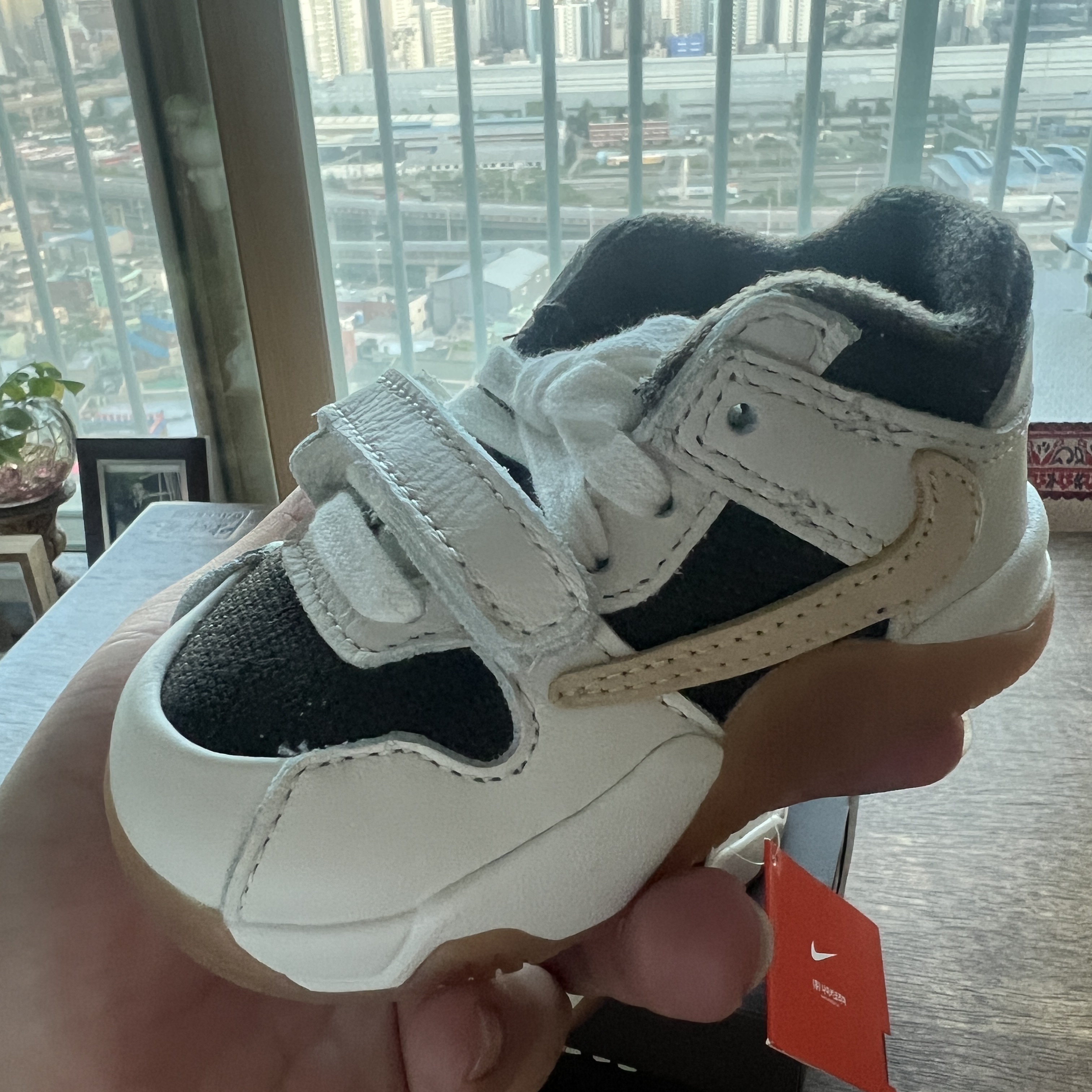 (TD) Jordan x Travis Scott Jumpman Jack TR Sail and Dark Mocha 착용 스타일 - 4
